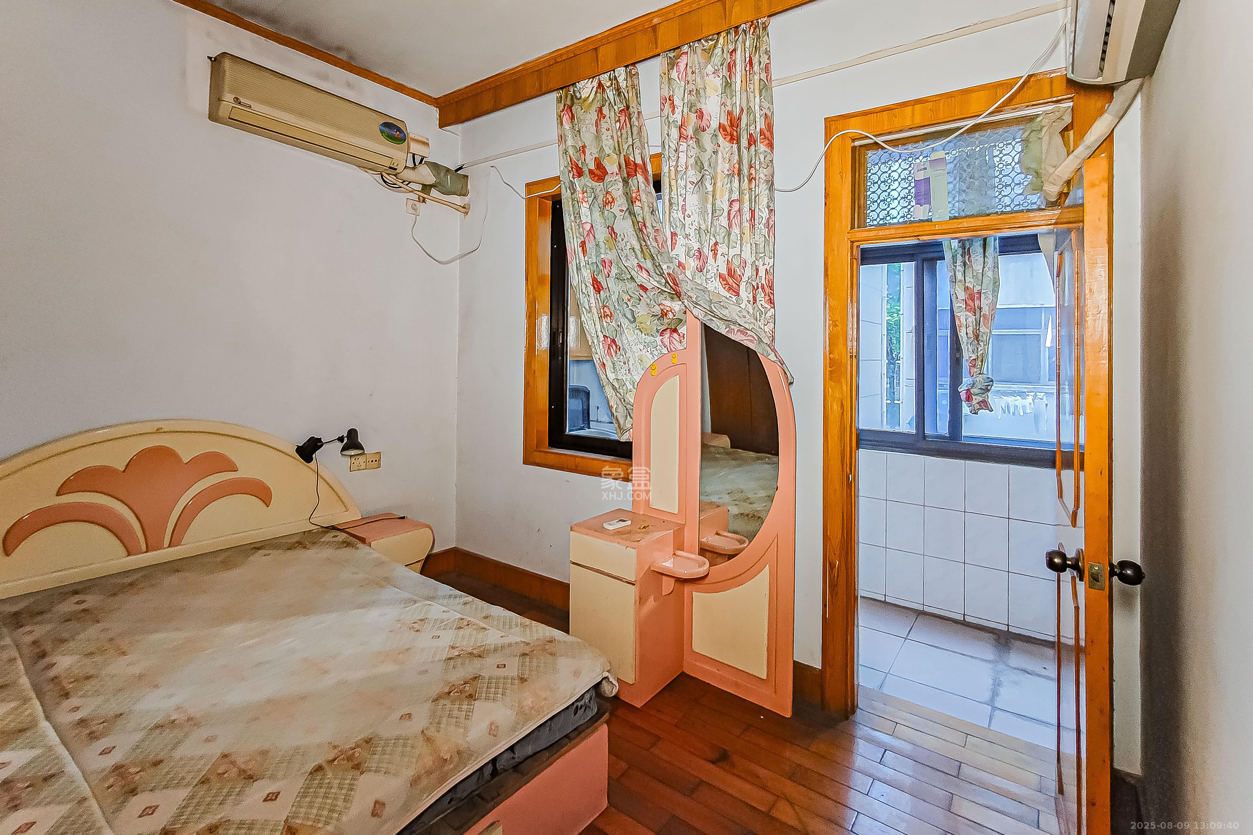 省地税局  3室2厅1卫    88.0万卧室