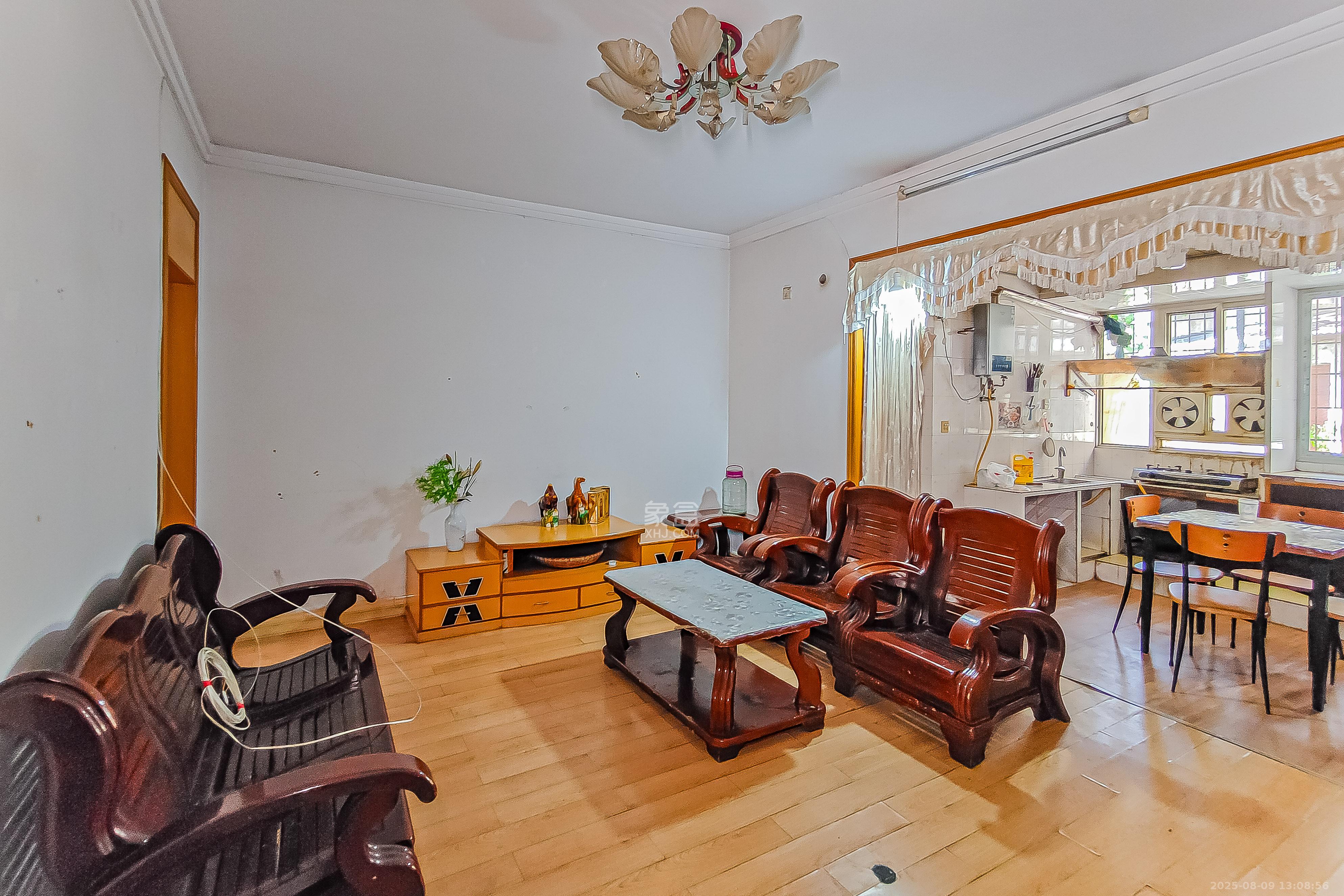 天心路散盘 2室1厅1卫 58.0万 天心路散盘 2室1厅1卫 58.0万客厅