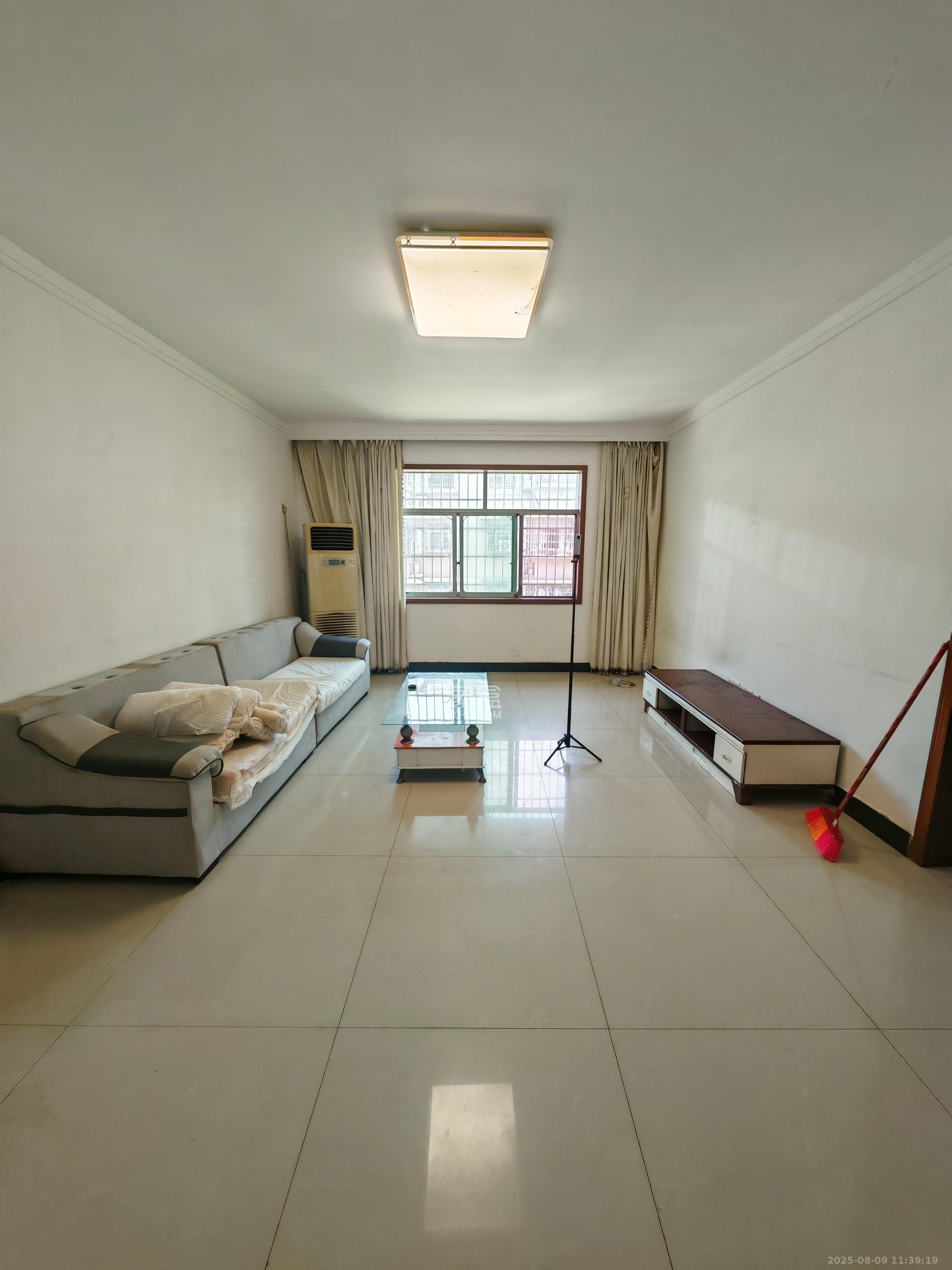 黄泥岭社区  3室2厅1卫    1800.0元/月 黄泥岭社区  3室2厅1卫    1800.0元/月室内图