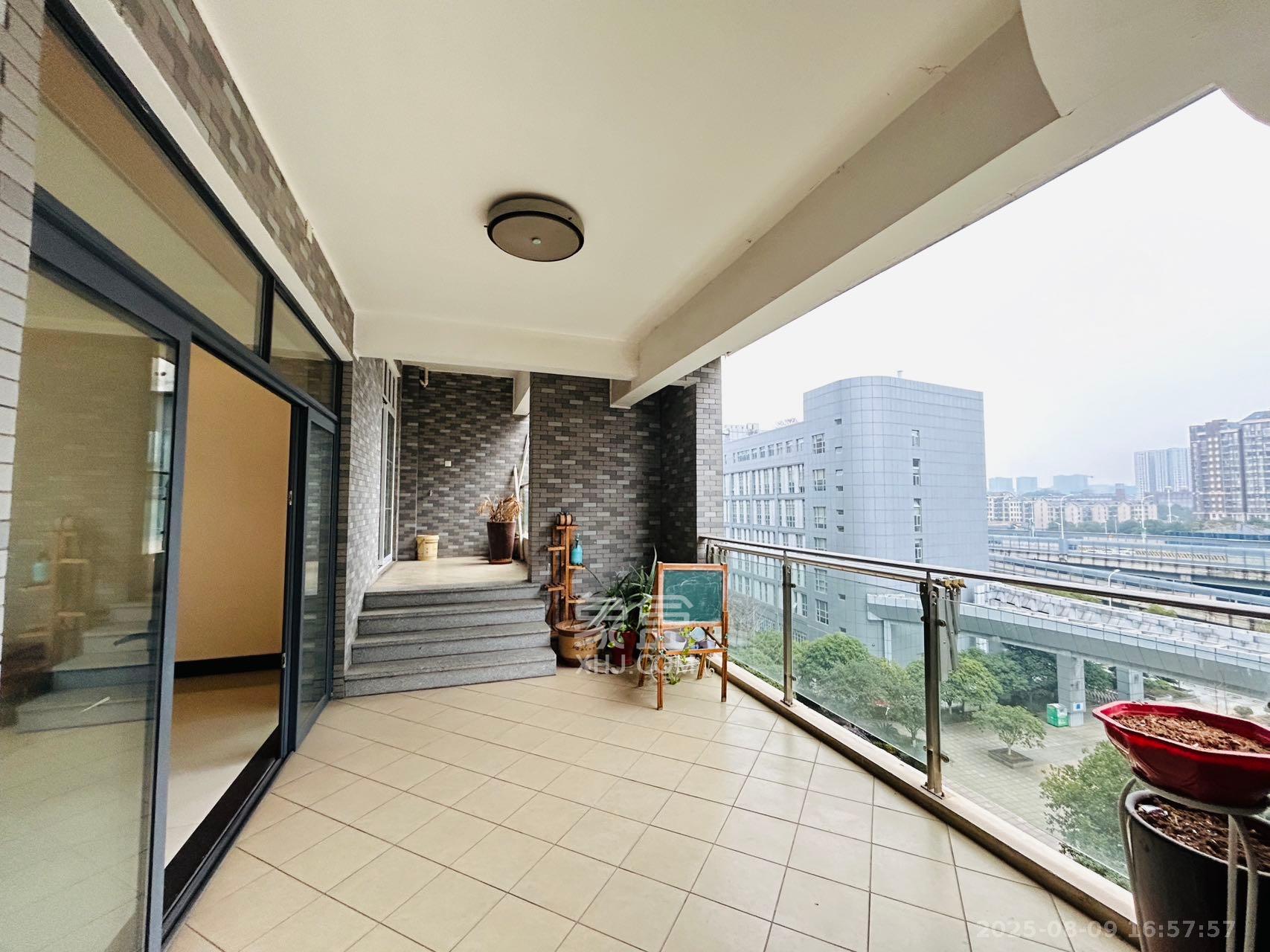 梦网景园  5室2厅2卫   4500.00元/月