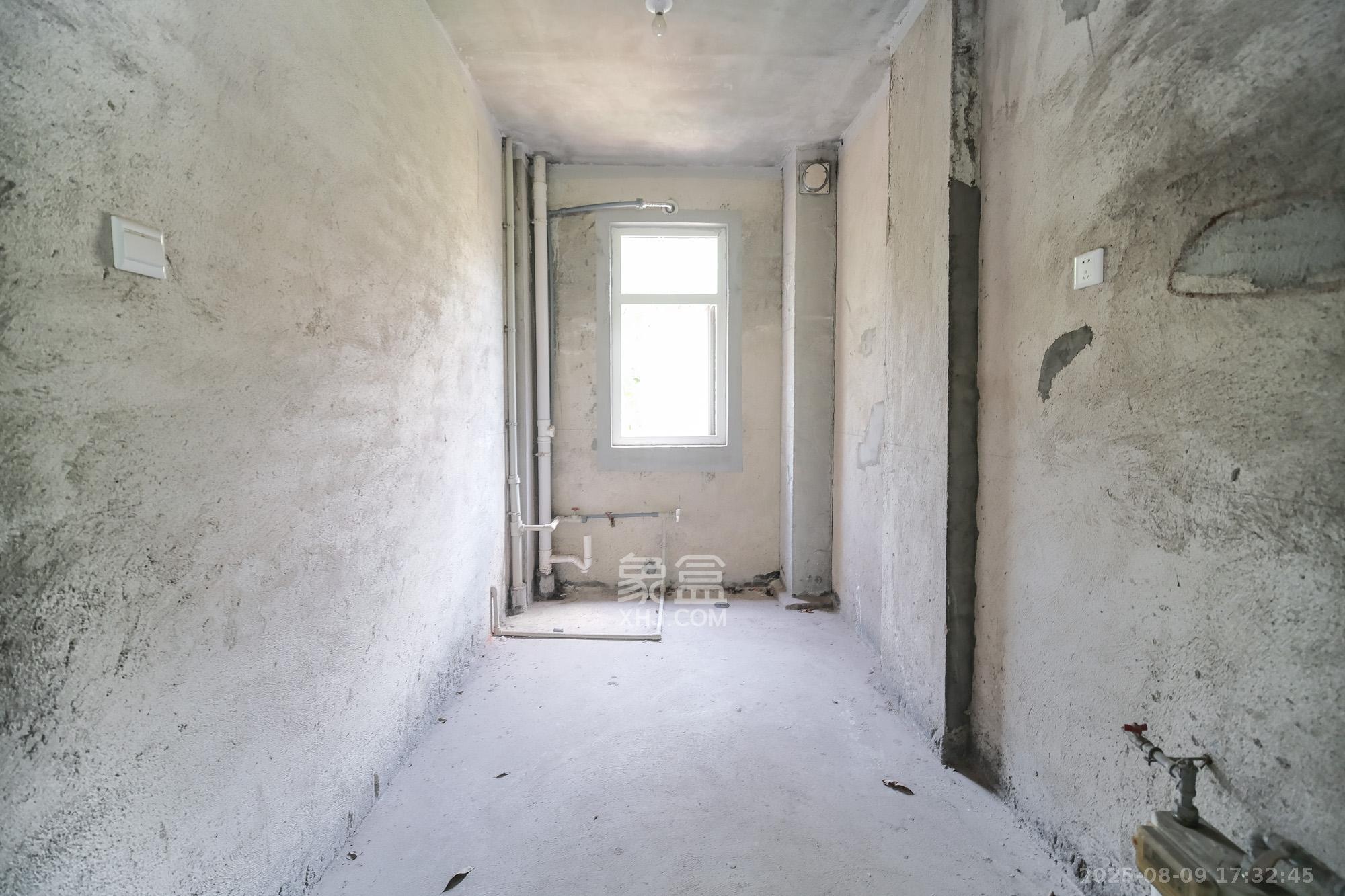 郡原居里  2室2厅1卫    58.0万 郡原居里  2室2厅1卫    58.0万厨房