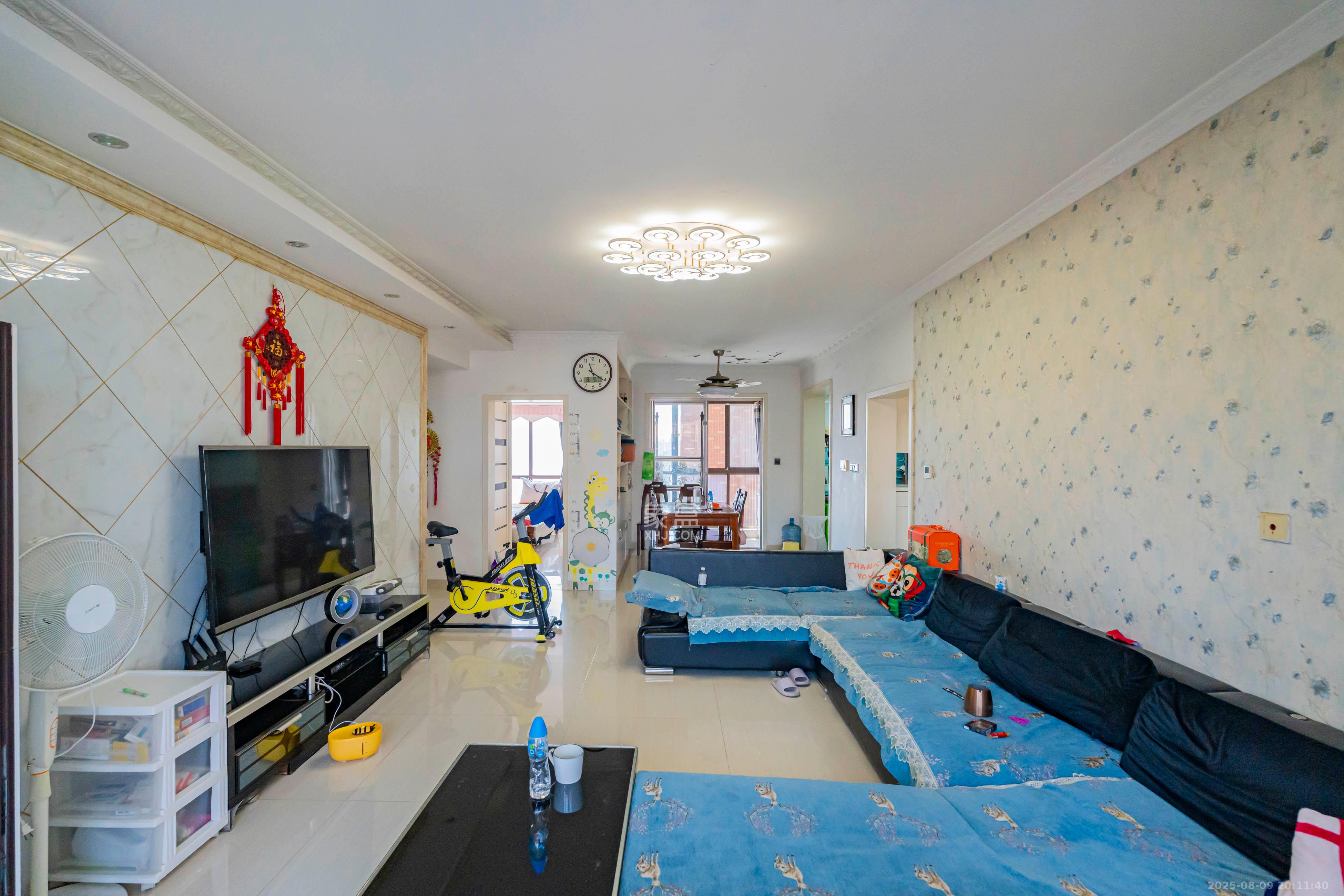 金色溪泉湾  3室2厅2卫    126.0万 金色溪泉湾  3室2厅2卫    126.0万客厅