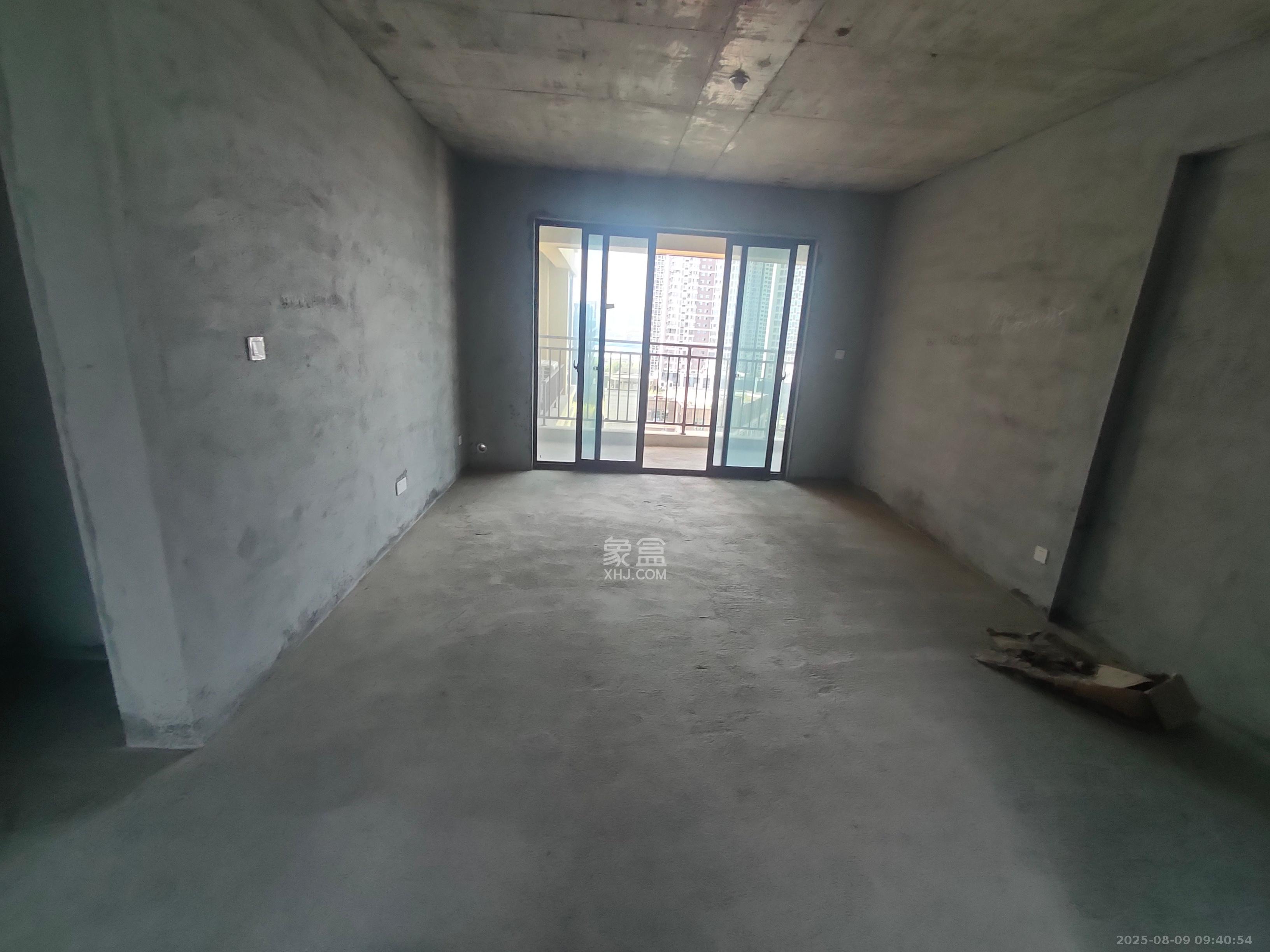 长龙湾 4室2厅2卫 1300.0元/月 长龙湾 4室2厅2卫 1300.0元/月室内图