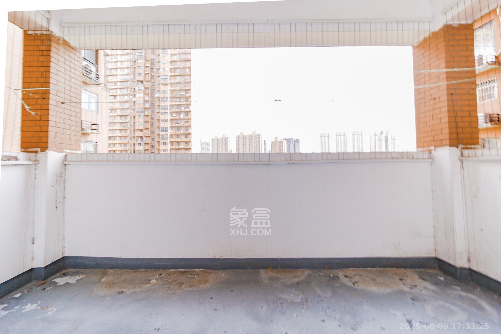 香樟鑫都  3室2厅2卫    125.0万阳台