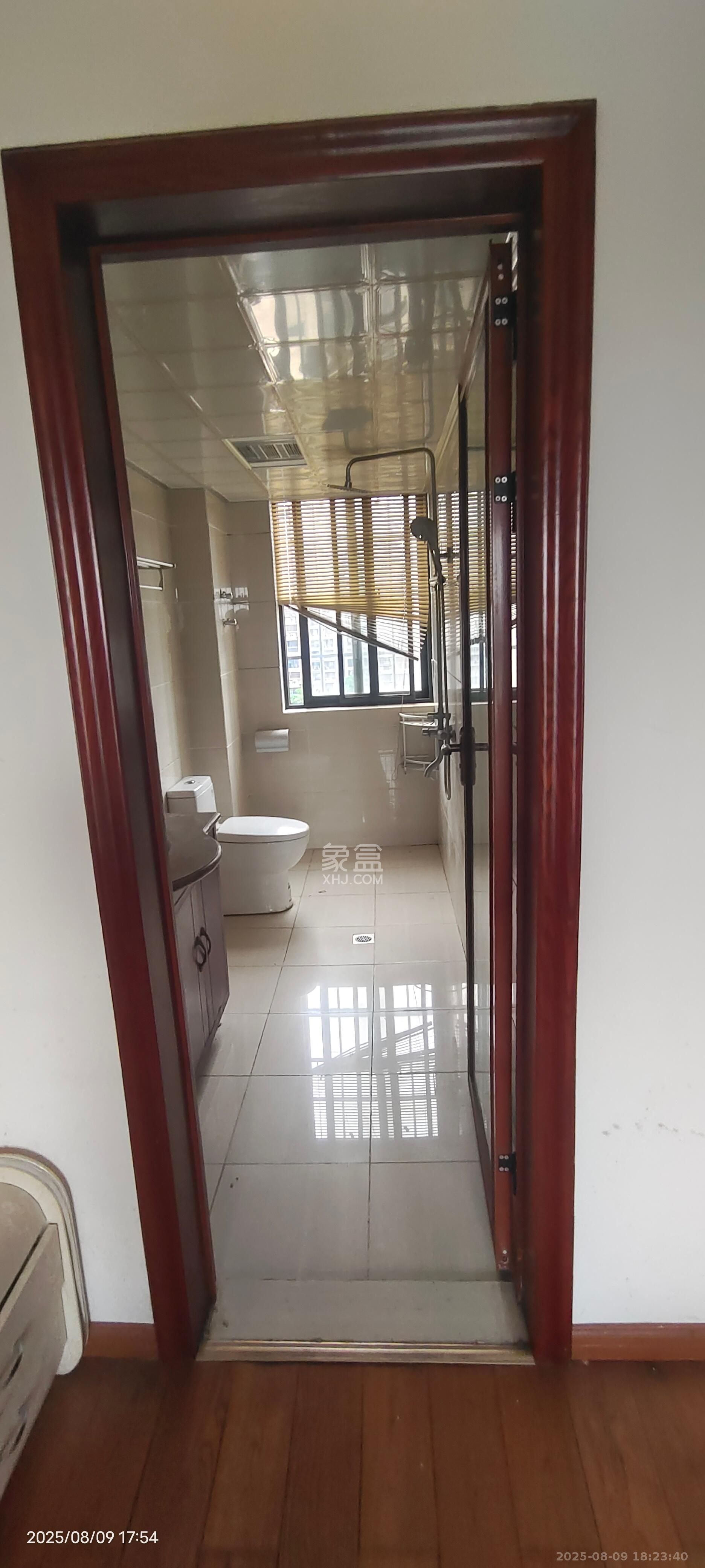 华龙家园（和泰家园）  3室2厅2卫    1900.0元/月室内图