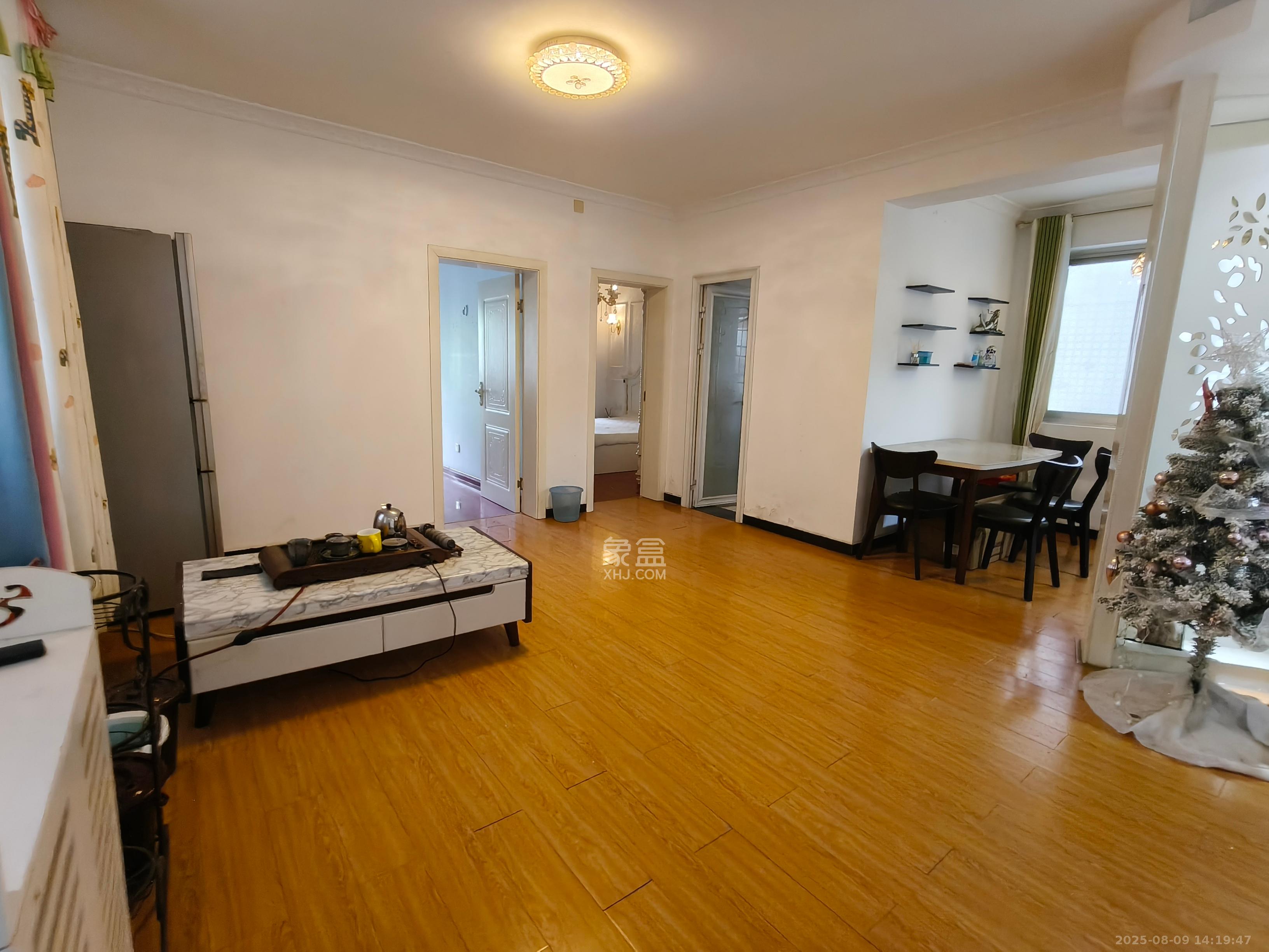 天龙花园  2室1厅1卫    2500.0元/月室内图