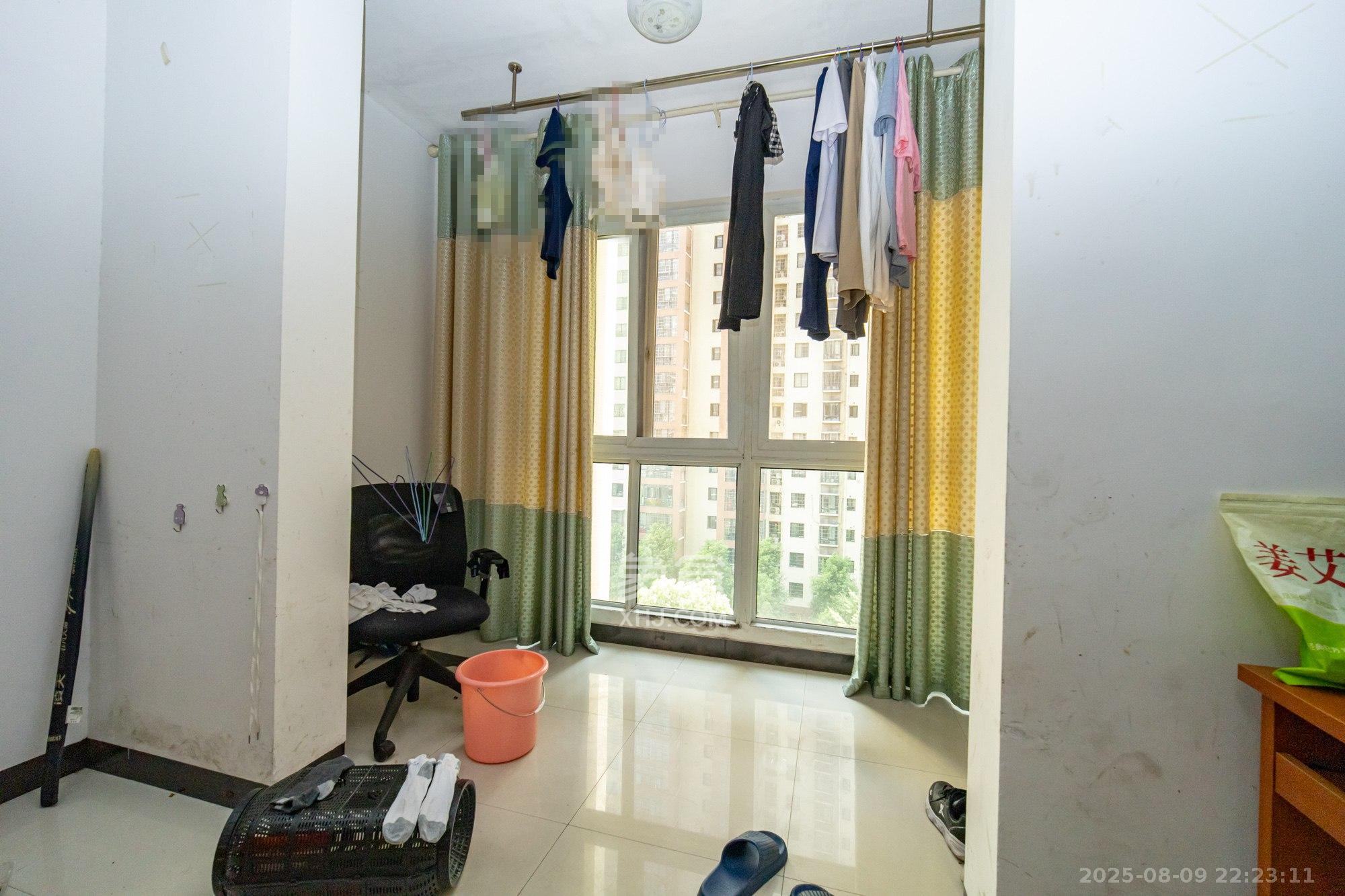 楚天世纪城东苑 4室2厅2卫 95.0万 楚天世纪城东苑 4室2厅2卫 95.0万阳台