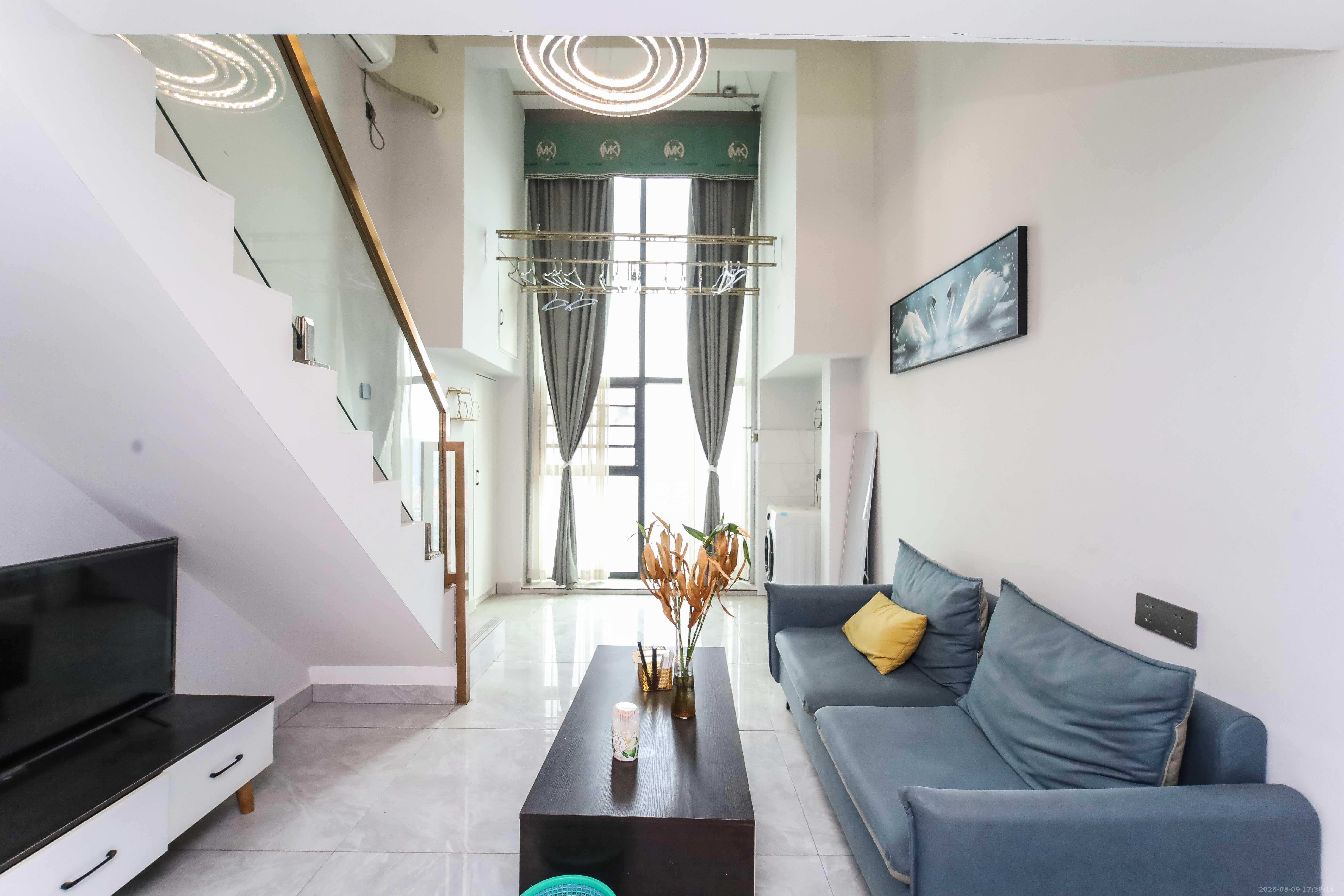 东盈商业广场（华泉城市广场）  1室1厅1卫    40.0万客厅