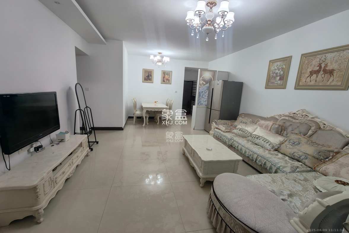 麓谷加州阳光  2室2厅1卫    2300.0元/月 麓谷加州阳光  2室2厅1卫    2300.0元/月室内图