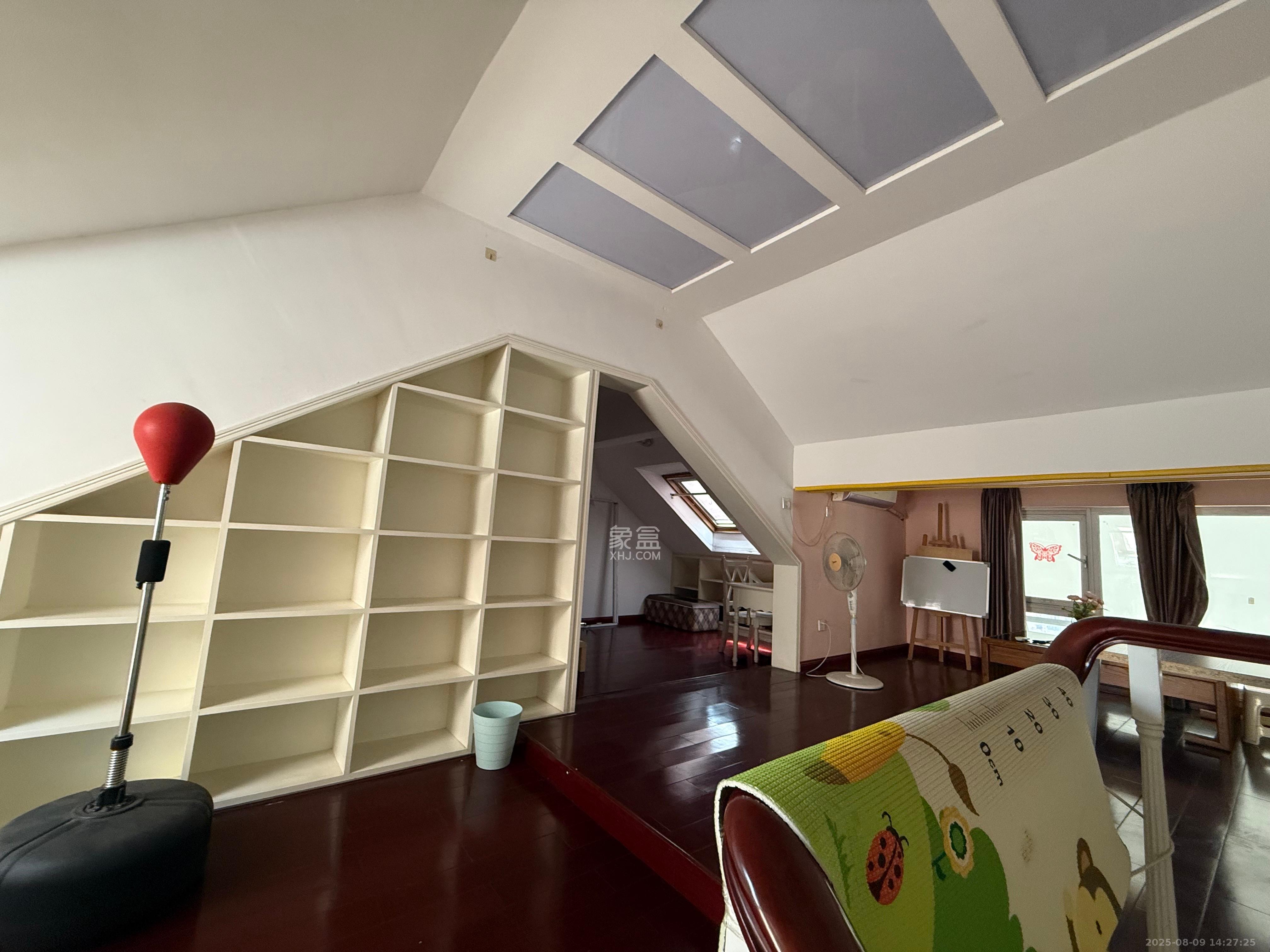 华润凤凰城一期  4室2厅2卫    2800.0元/月 华润凤凰城一期  4室2厅2卫    2800.0元/月室内图