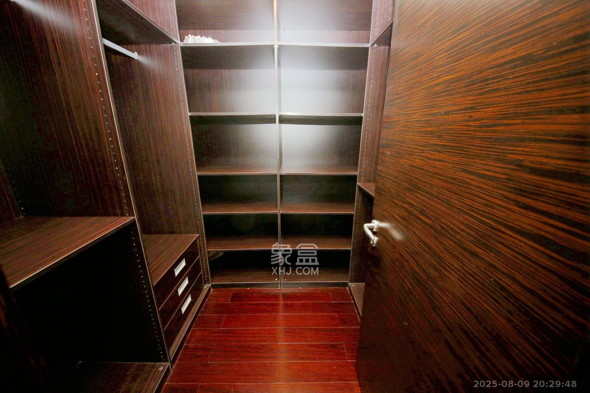 华远华中心  4室2厅3卫    14800.0元/月室内图