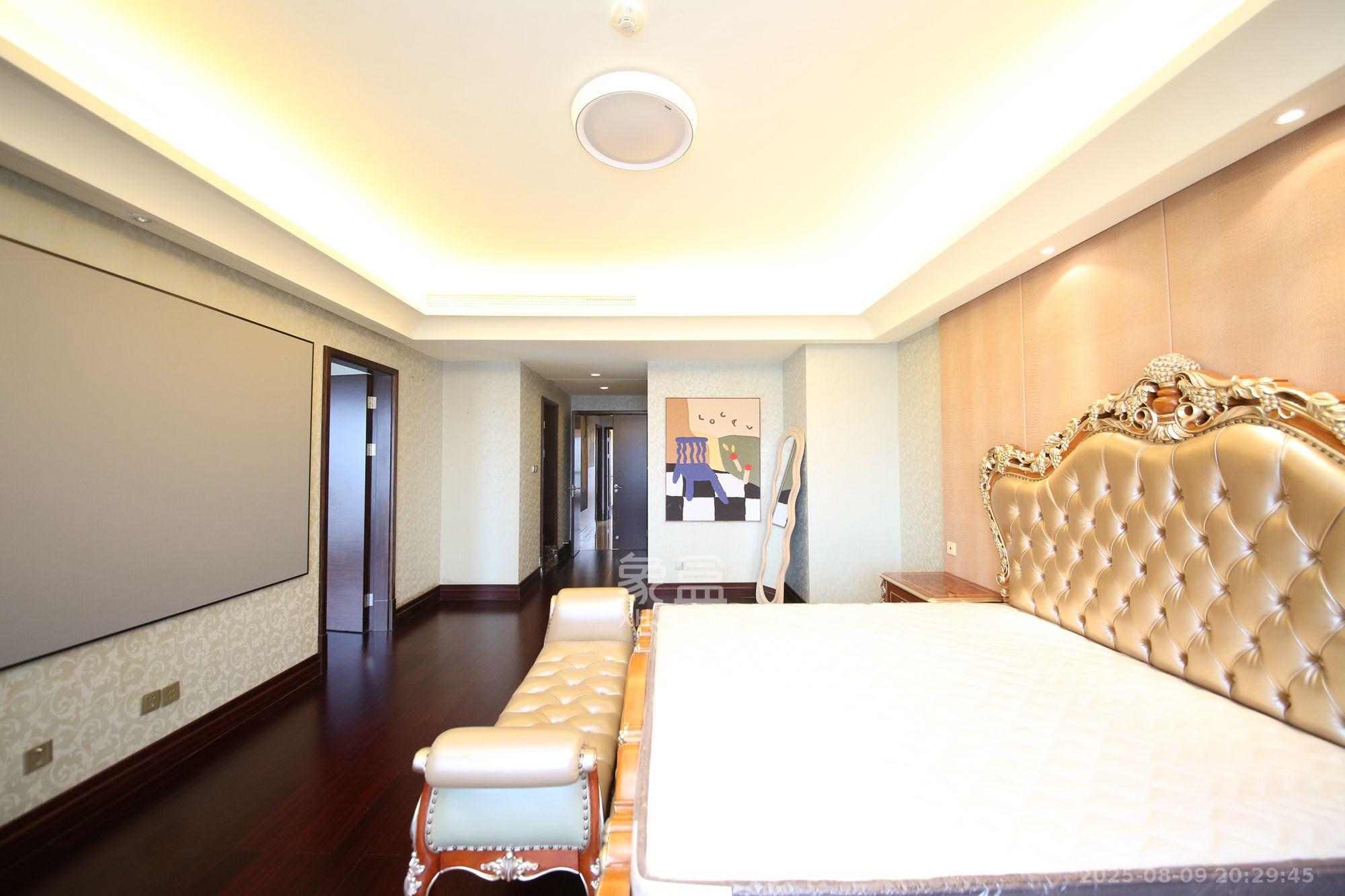 华远华中心  4室2厅3卫    14800.0元/月室内图