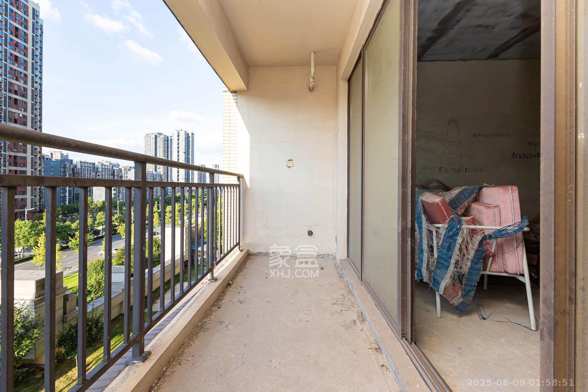 乾源国际 4室2厅2卫 75.0万 乾源国际 4室2厅2卫 75.0万阳台