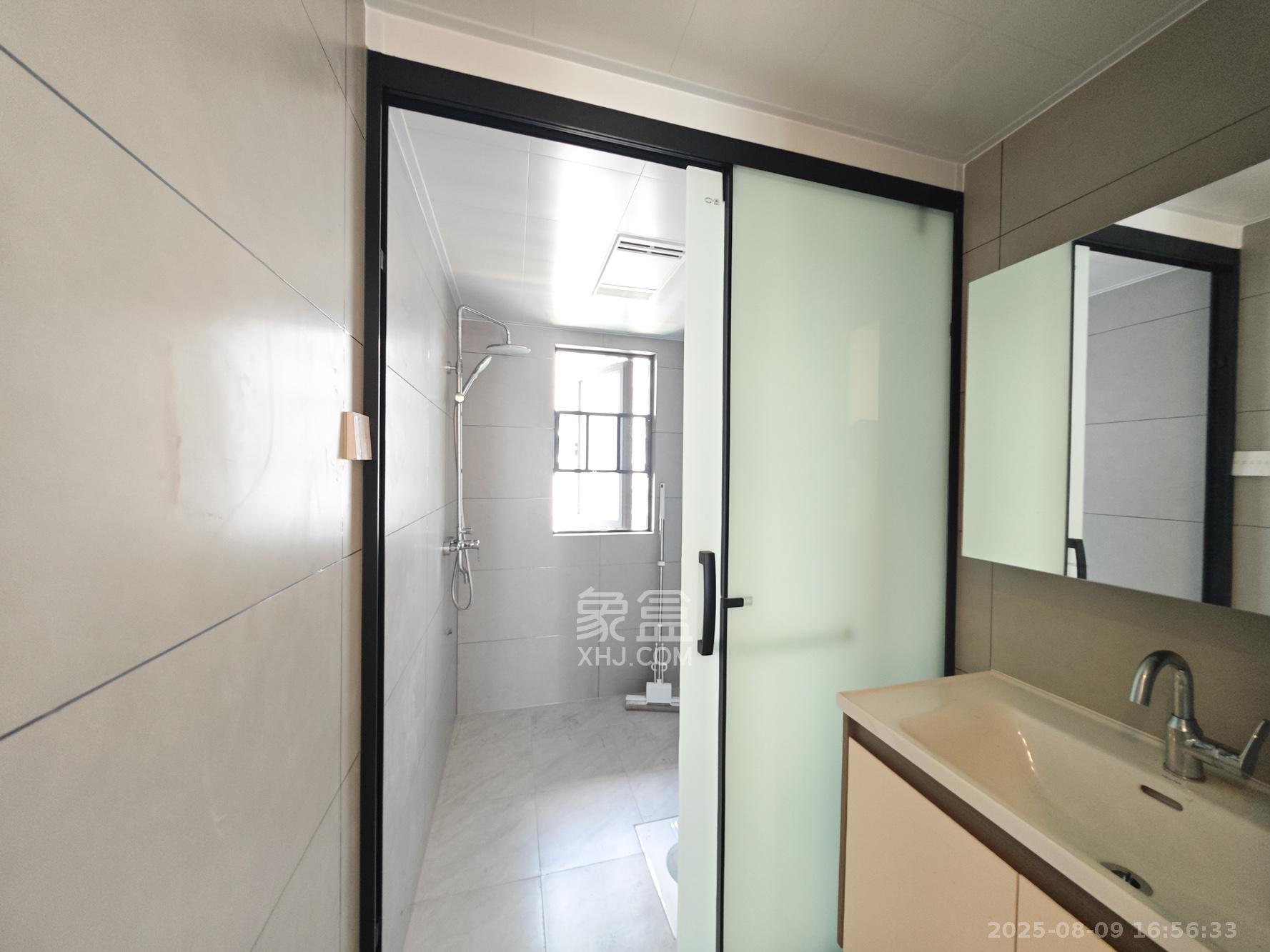 融创会展上东区 3室2厅2卫 102.0万 融创会展上东区 3室2厅2卫 102.0万卫生间