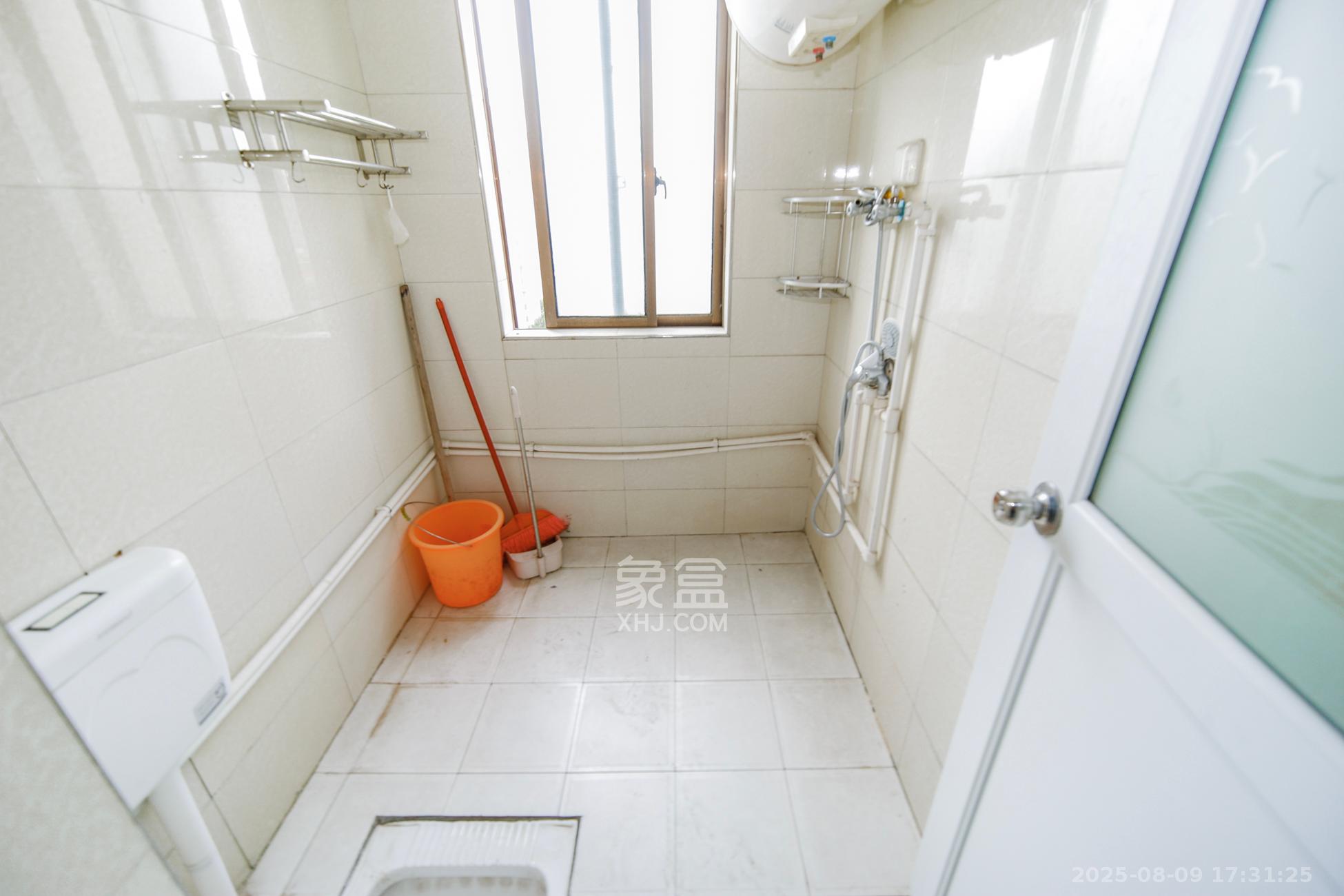 香樟鑫都  3室2厅2卫    125.0万卫生间