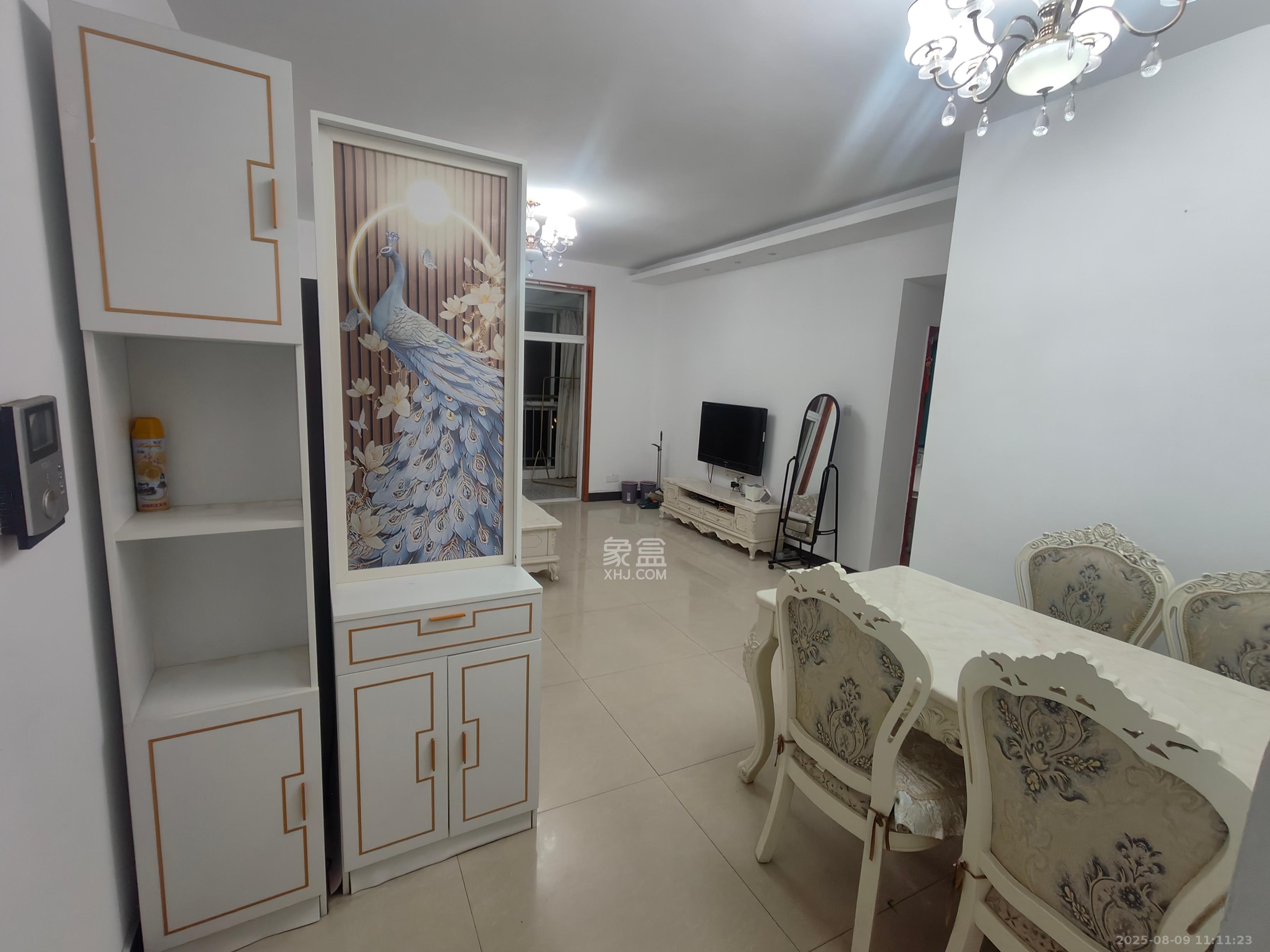 麓谷加州阳光  2室2厅1卫    2300.0元/月 麓谷加州阳光  2室2厅1卫    2300.0元/月室内图