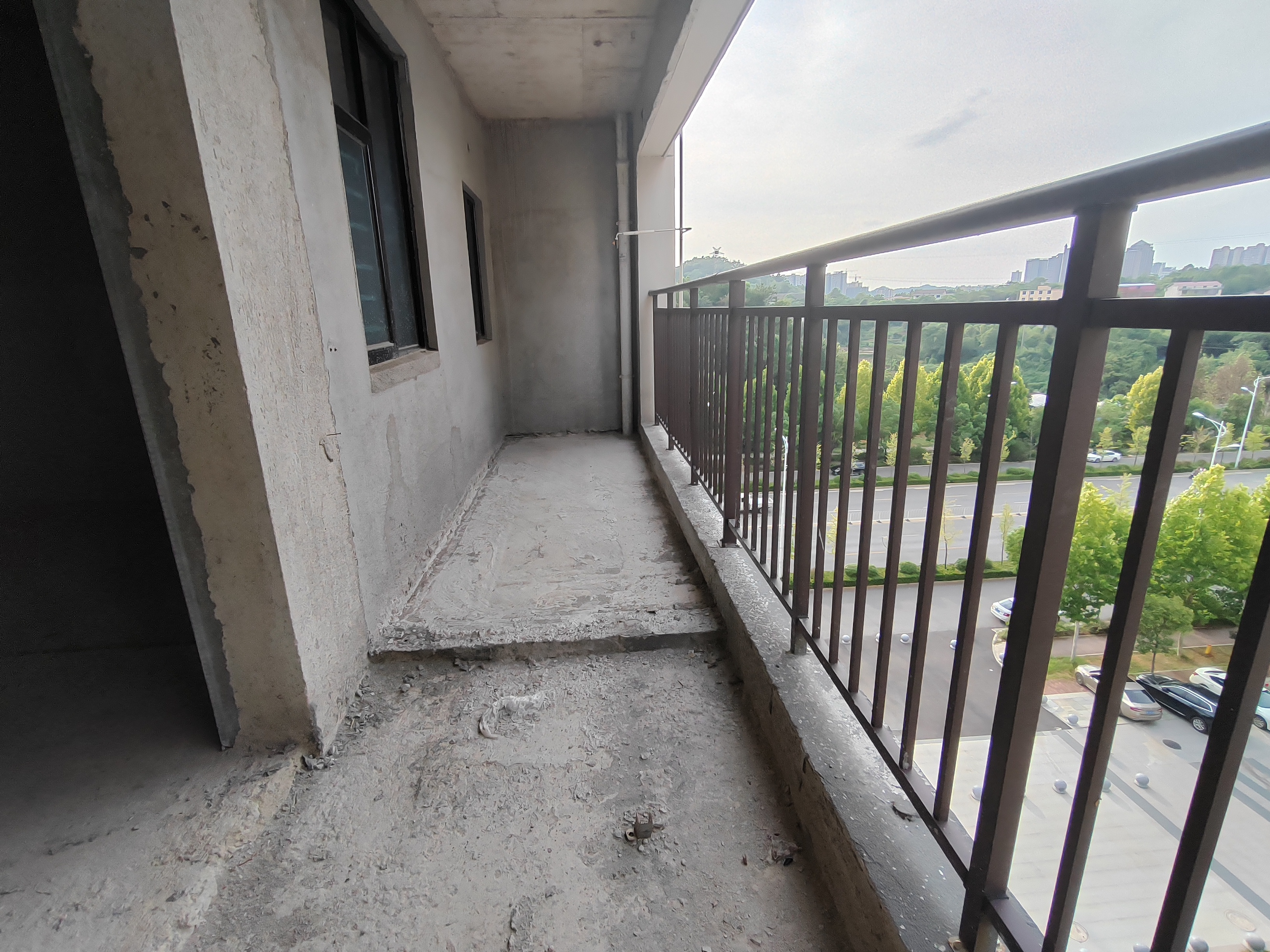 青春里-铂樾府 5室2厅2卫 101.8万 青春里-铂樾府 5室2厅2卫 101.8万客厅