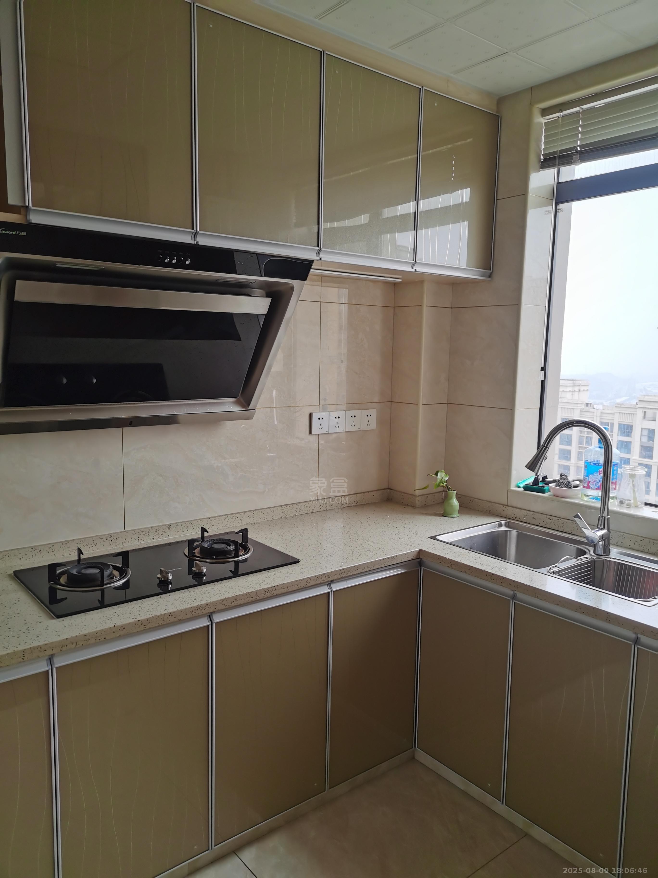 山水印象 3室2厅2卫 2500.0元/月 山水印象 3室2厅2卫 2500.0元/月室内图