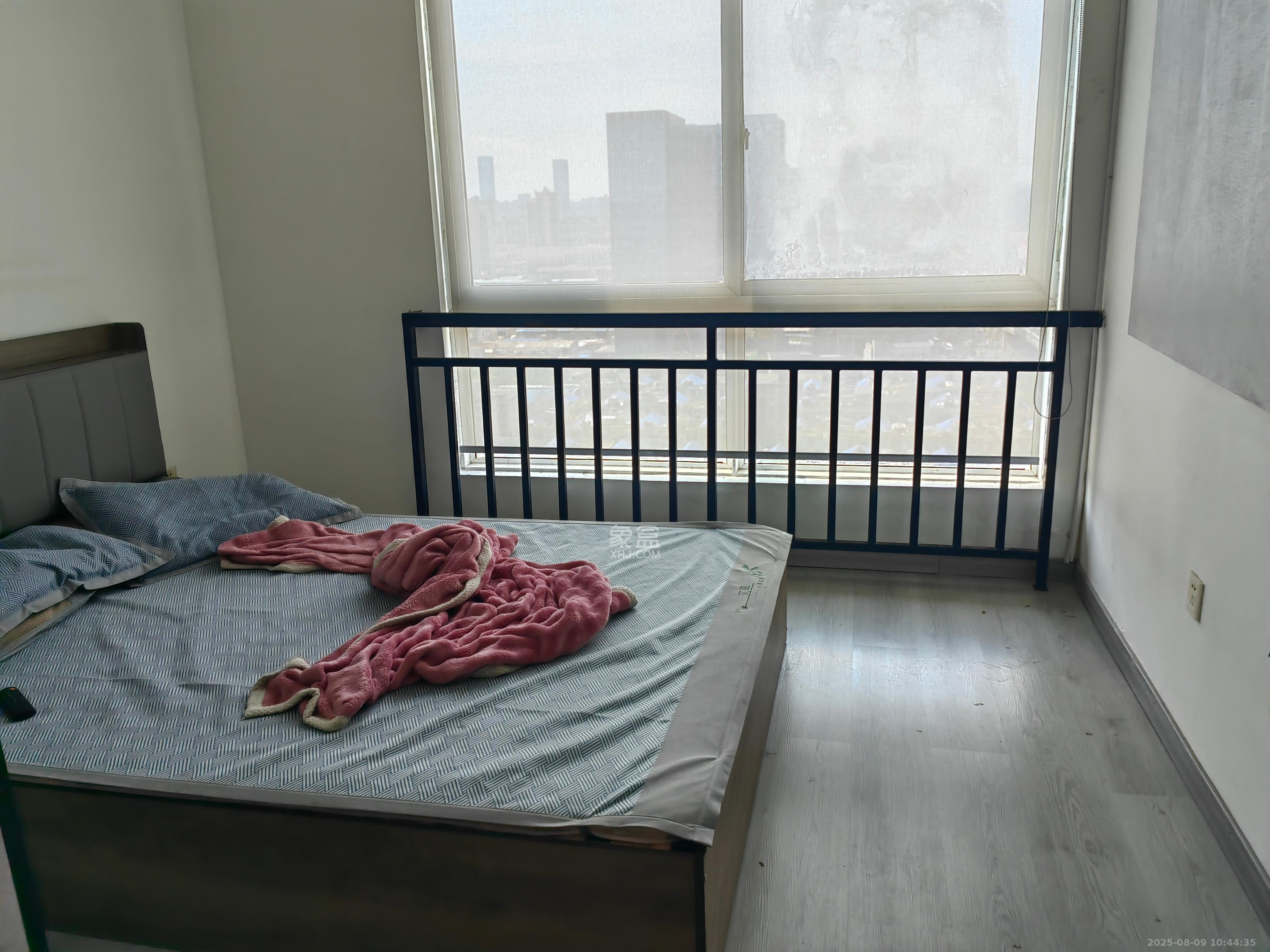 银港水晶城 3室2厅1卫 2600.0元/月 银港水晶城 3室2厅1卫 2600.0元/月室内图