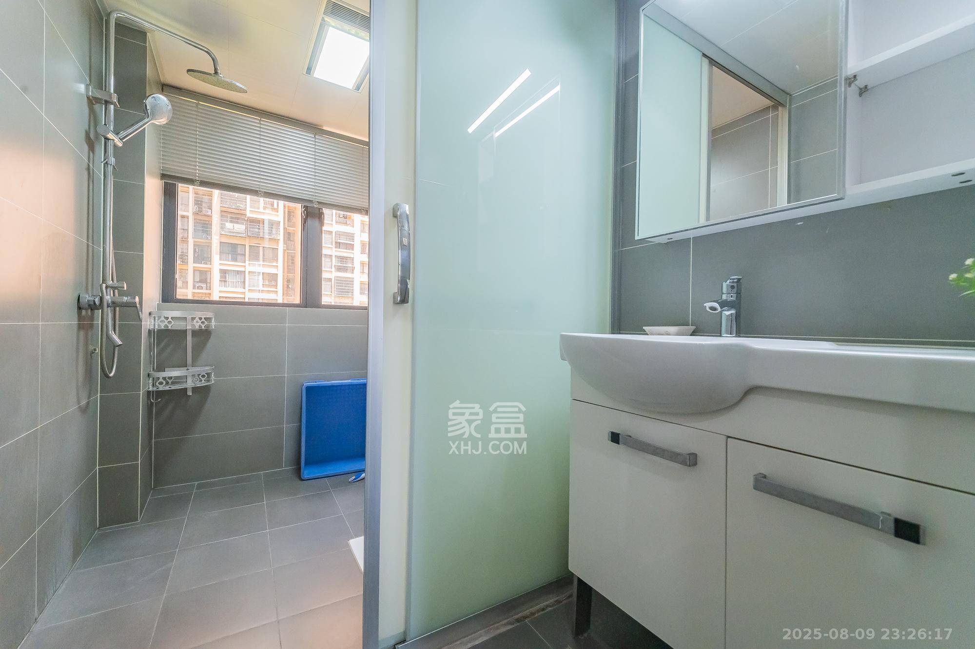 深业睿城  4室2厅2卫    127.0万 深业睿城  4室2厅2卫    127.0万卫生间