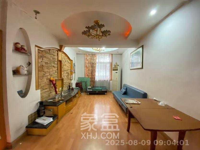 十一中学单位宿舍  3室2厅1卫    1600.0元/月 十一中学单位宿舍  3室2厅1卫    1600.0元/月室内图