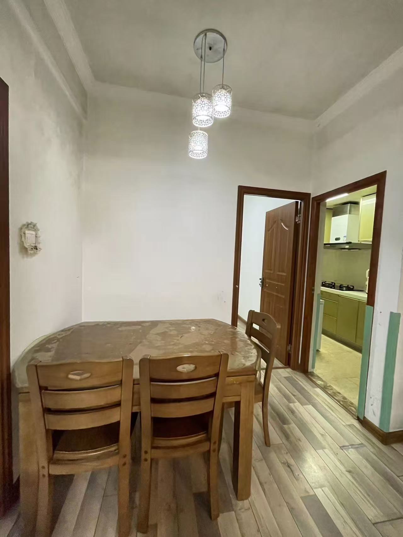 工商学院教工宿舍  3室2厅1卫    2500.0元/月 工商学院教工宿舍  3室2厅1卫    2500.0元/月室内图