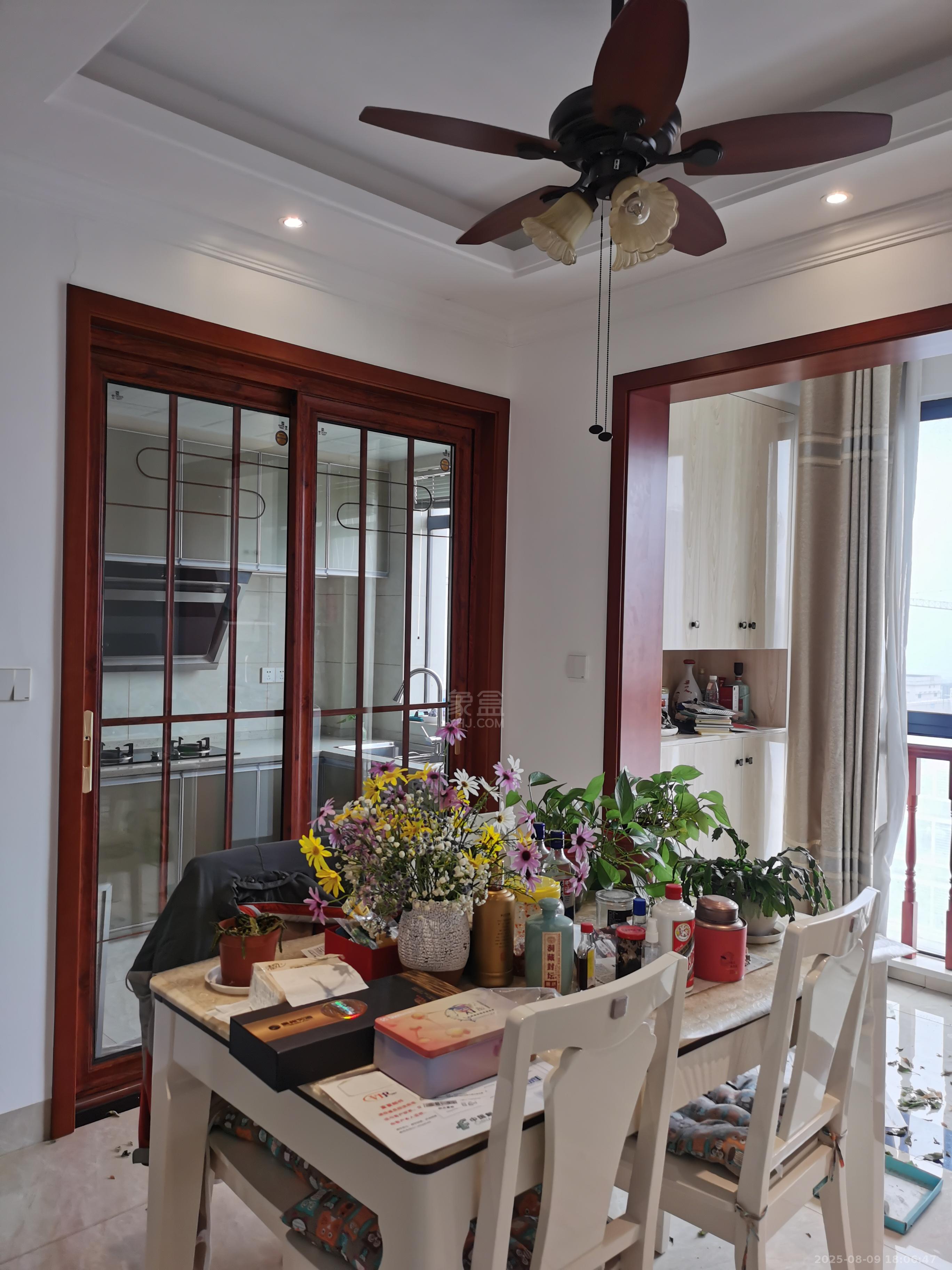 山水印象 3室2厅2卫 2500.0元/月 山水印象 3室2厅2卫 2500.0元/月室内图