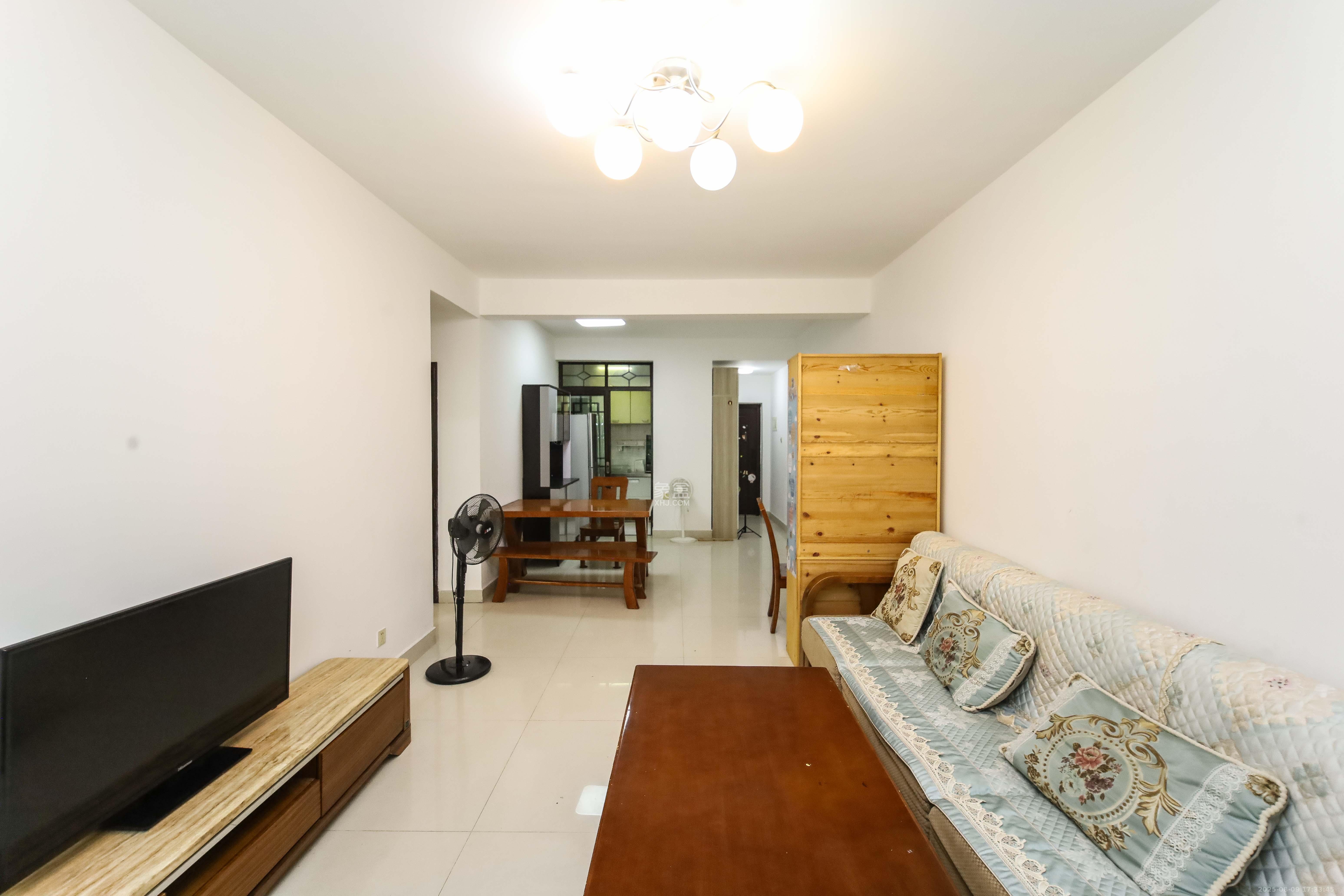 凯乐湘园  2室2厅1卫    68.0万 凯乐湘园  2室2厅1卫    68.0万客厅