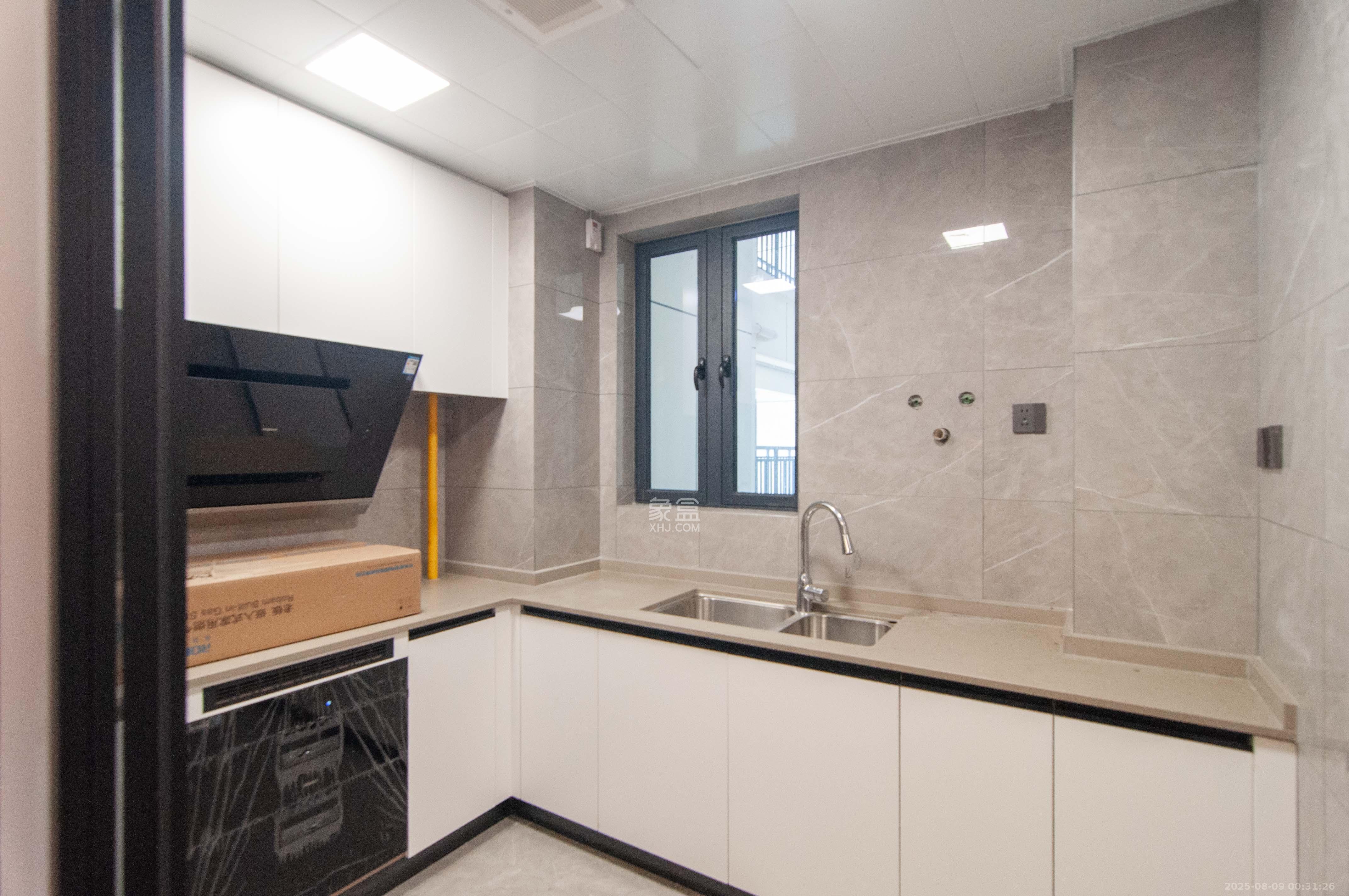 长房悦香山 3室2厅2卫 126.0万 长房悦香山 3室2厅2卫 126.0万厨房