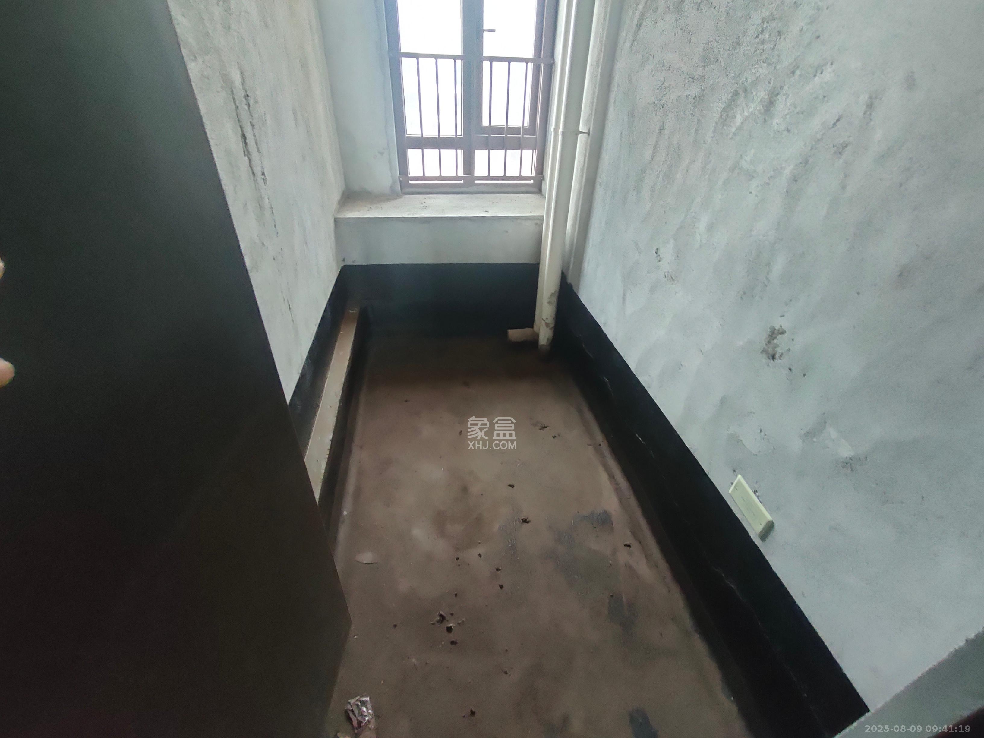 长龙湾 4室2厅2卫 1300.0元/月 长龙湾 4室2厅2卫 1300.0元/月室内图