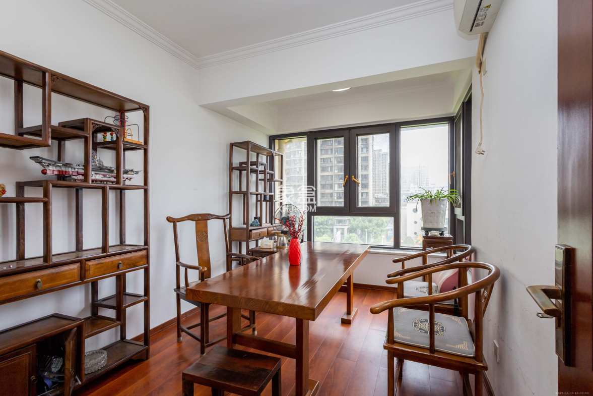 龙湖碧桂园天宸原著  4室2厅2卫    199.0万 龙湖碧桂园天宸原著  4室2厅2卫    199.0万卧室