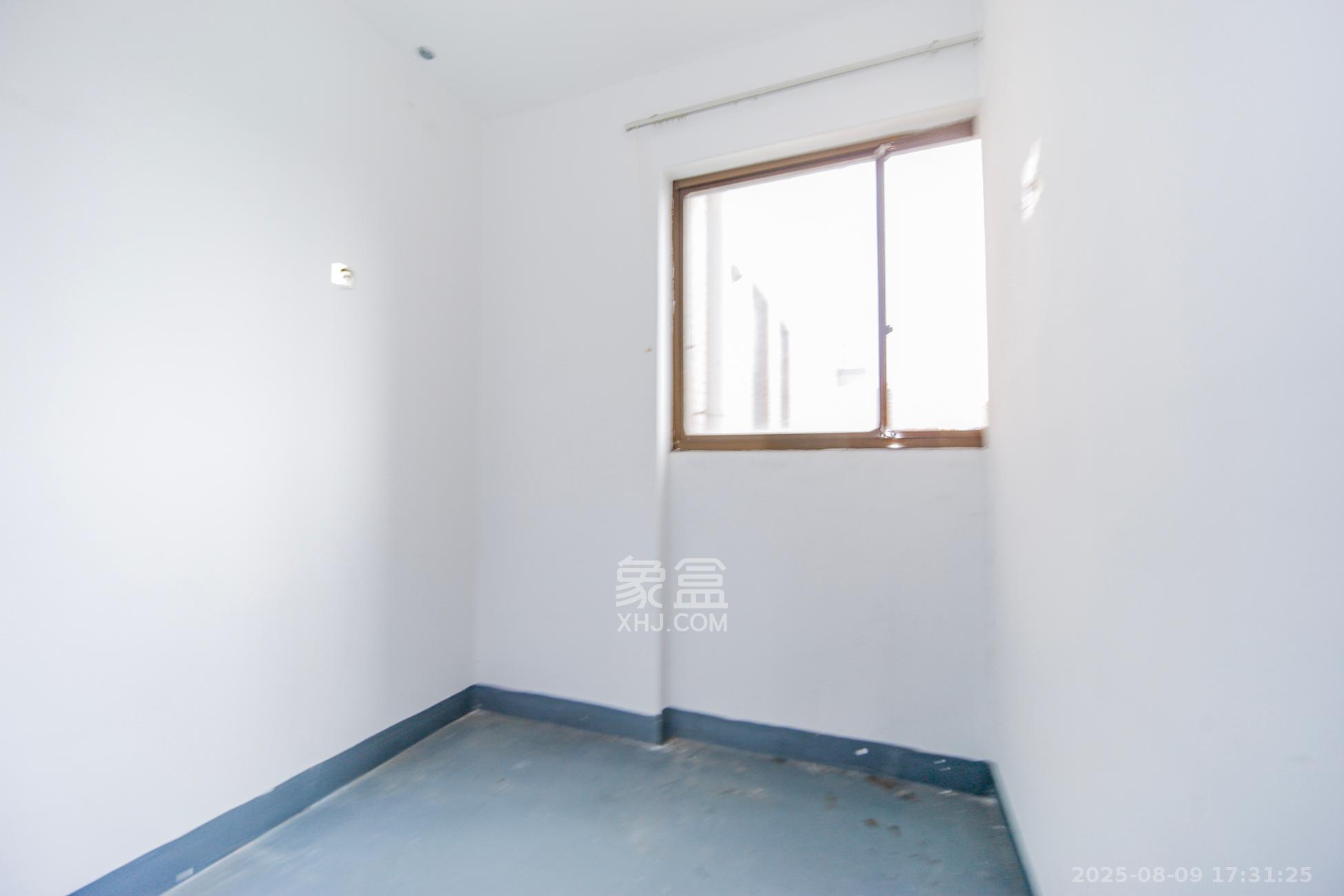 香樟鑫都  3室2厅2卫    125.0万卧室