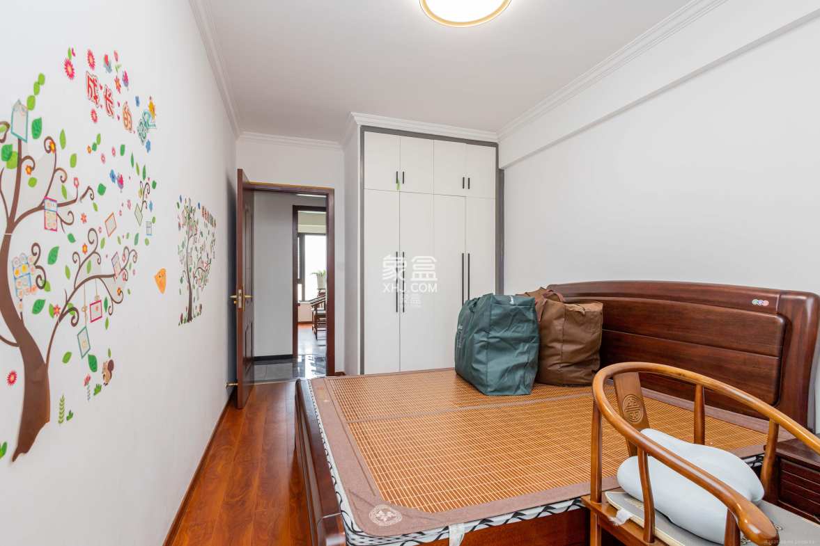 龙湖碧桂园天宸原著  4室2厅2卫    199.0万 龙湖碧桂园天宸原著  4室2厅2卫    199.0万卧室