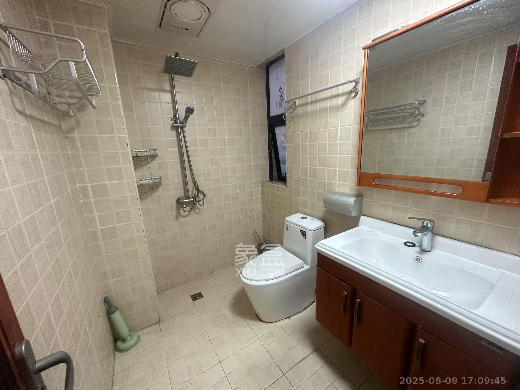 国泰九龙湾  4室2厅2卫    2400.0元/月 国泰九龙湾  4室2厅2卫    2400.0元/月室内图