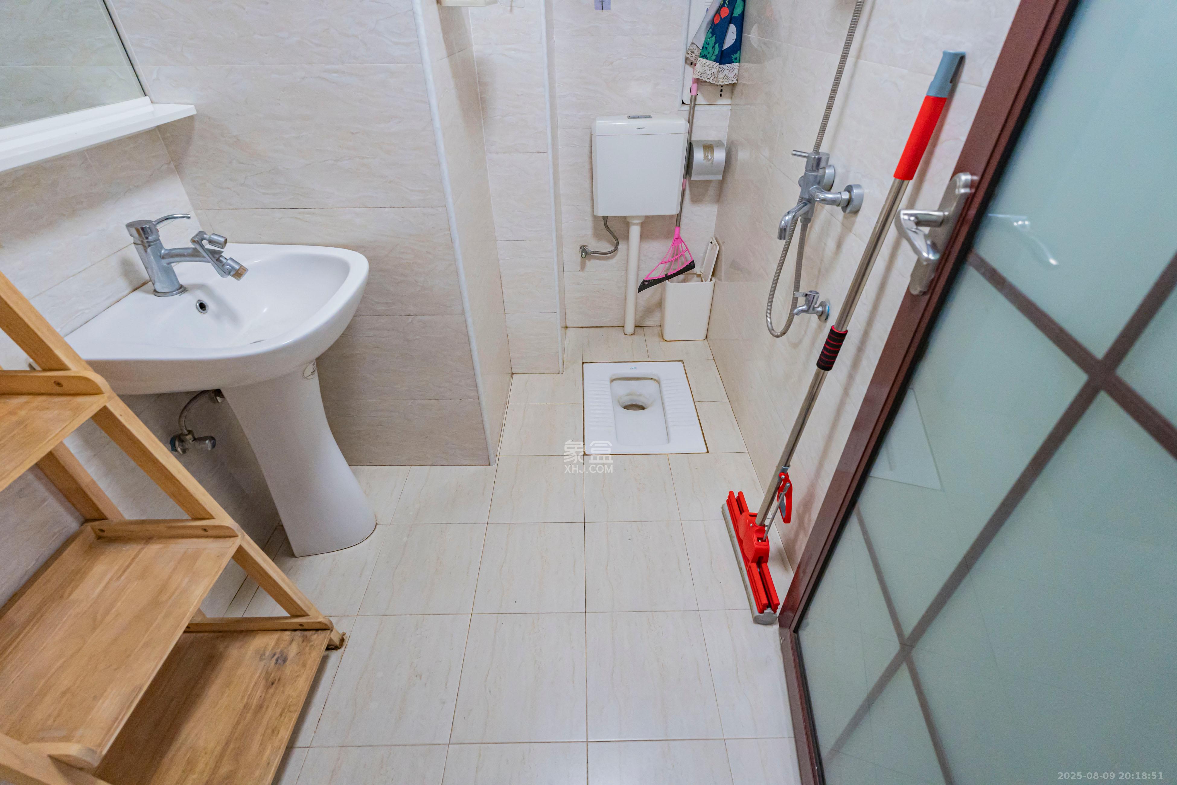 复地崑玉国际一期  2室2厅2卫    160.0万卫生间