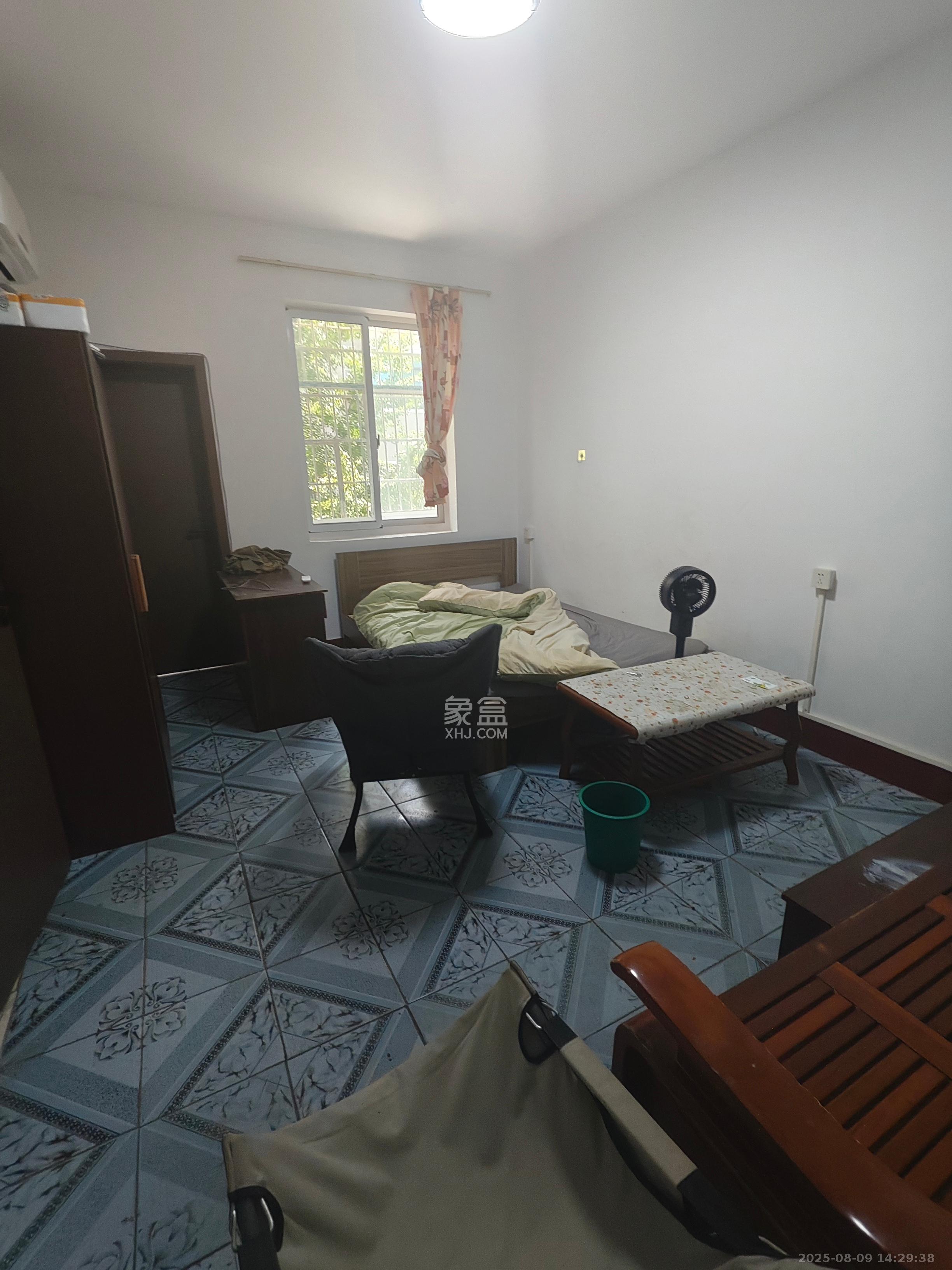 五一东村  2室1厅1卫    1300.0元/月 五一东村  2室1厅1卫    1300.0元/月室内图