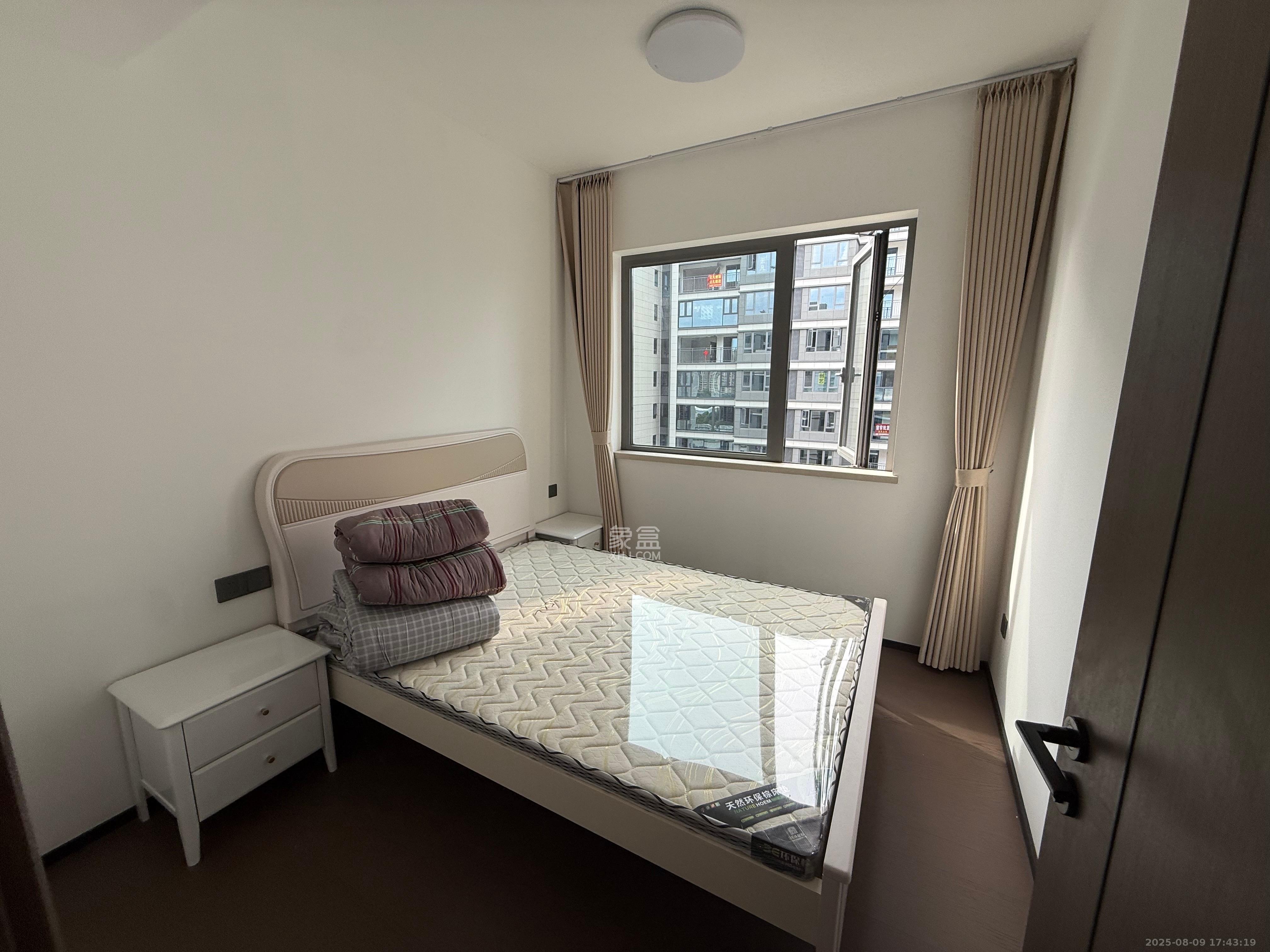 中海寰宇天下  4室2厅2卫    3400.0元/月室内图