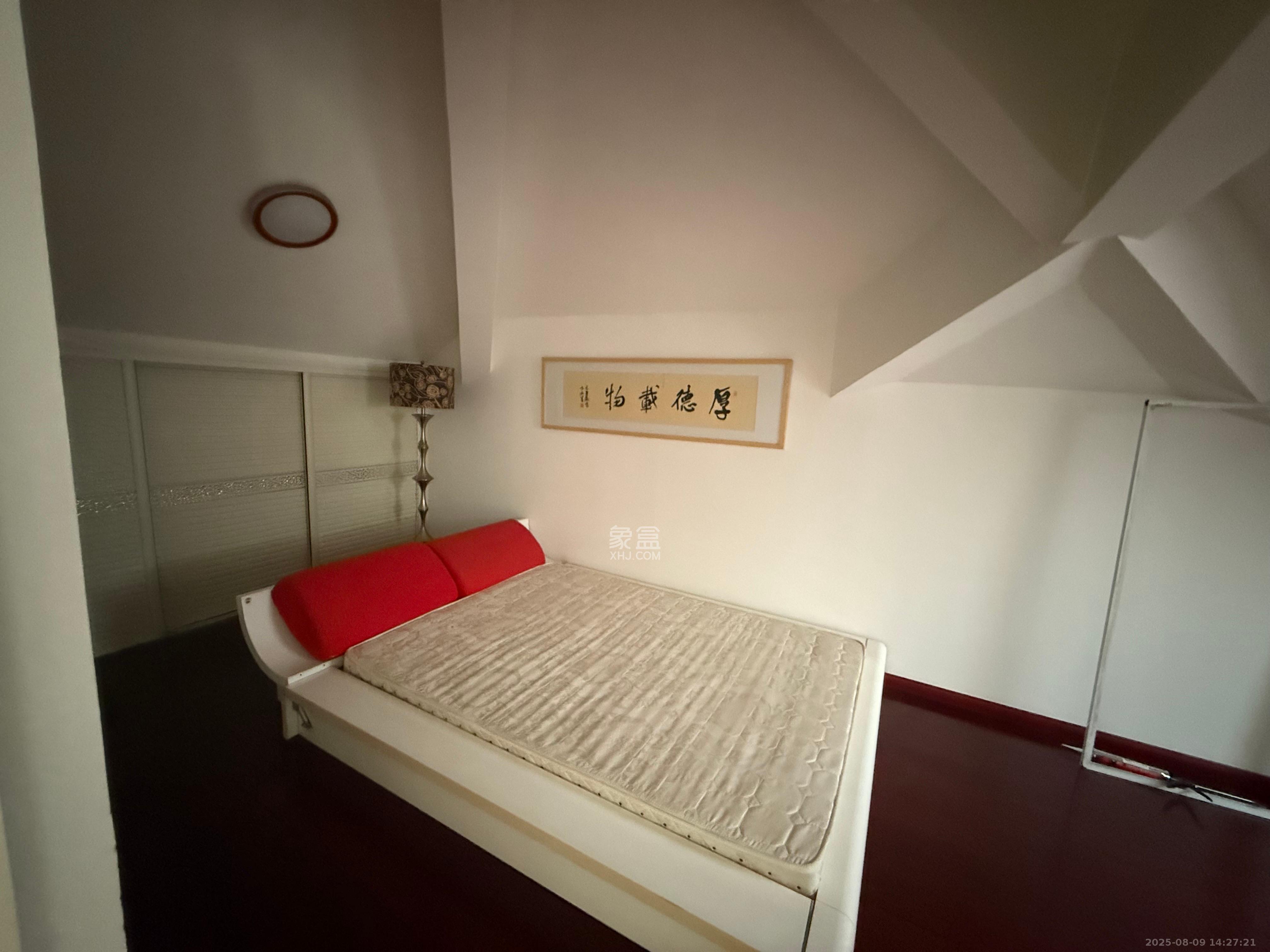 华润凤凰城一期  4室2厅2卫    2800.0元/月 华润凤凰城一期  4室2厅2卫    2800.0元/月室内图