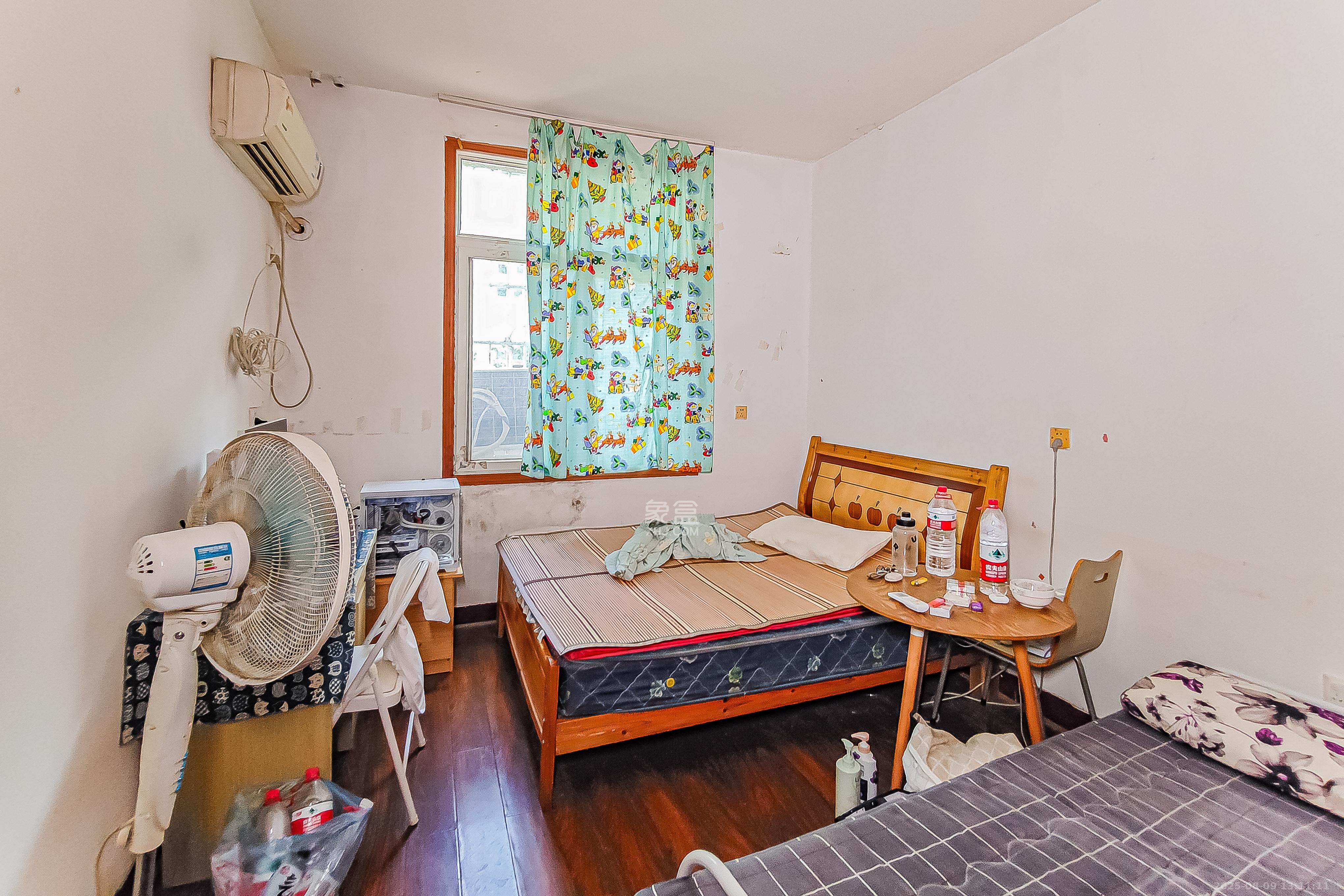 广电南院宿舍 2室1厅1卫 56.0万 广电南院宿舍 2室1厅1卫 56.0万卧室