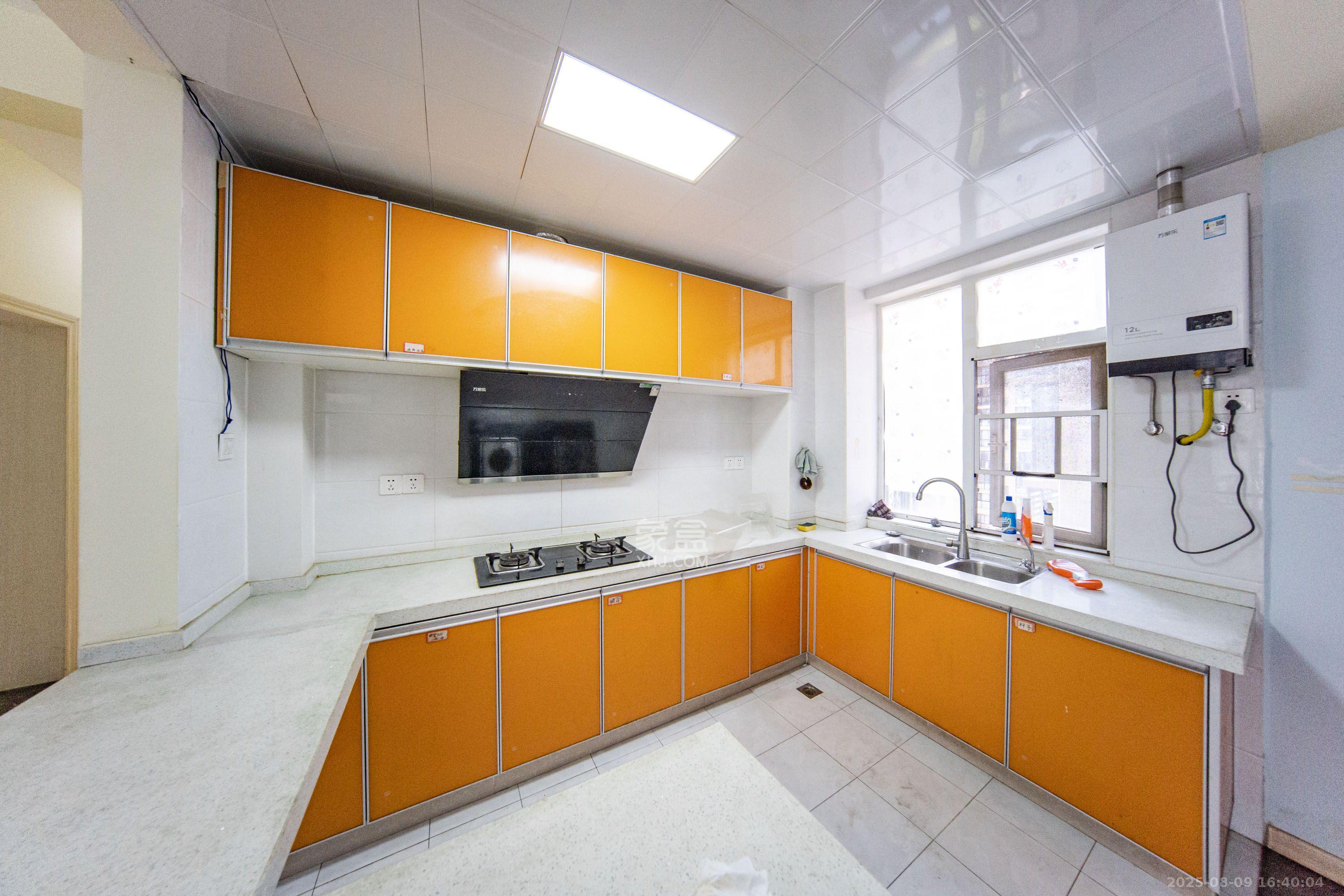 金鼎公园尚  4室2厅2卫    2300.0元/月 金鼎公园尚  4室2厅2卫    2300.0元/月室内图