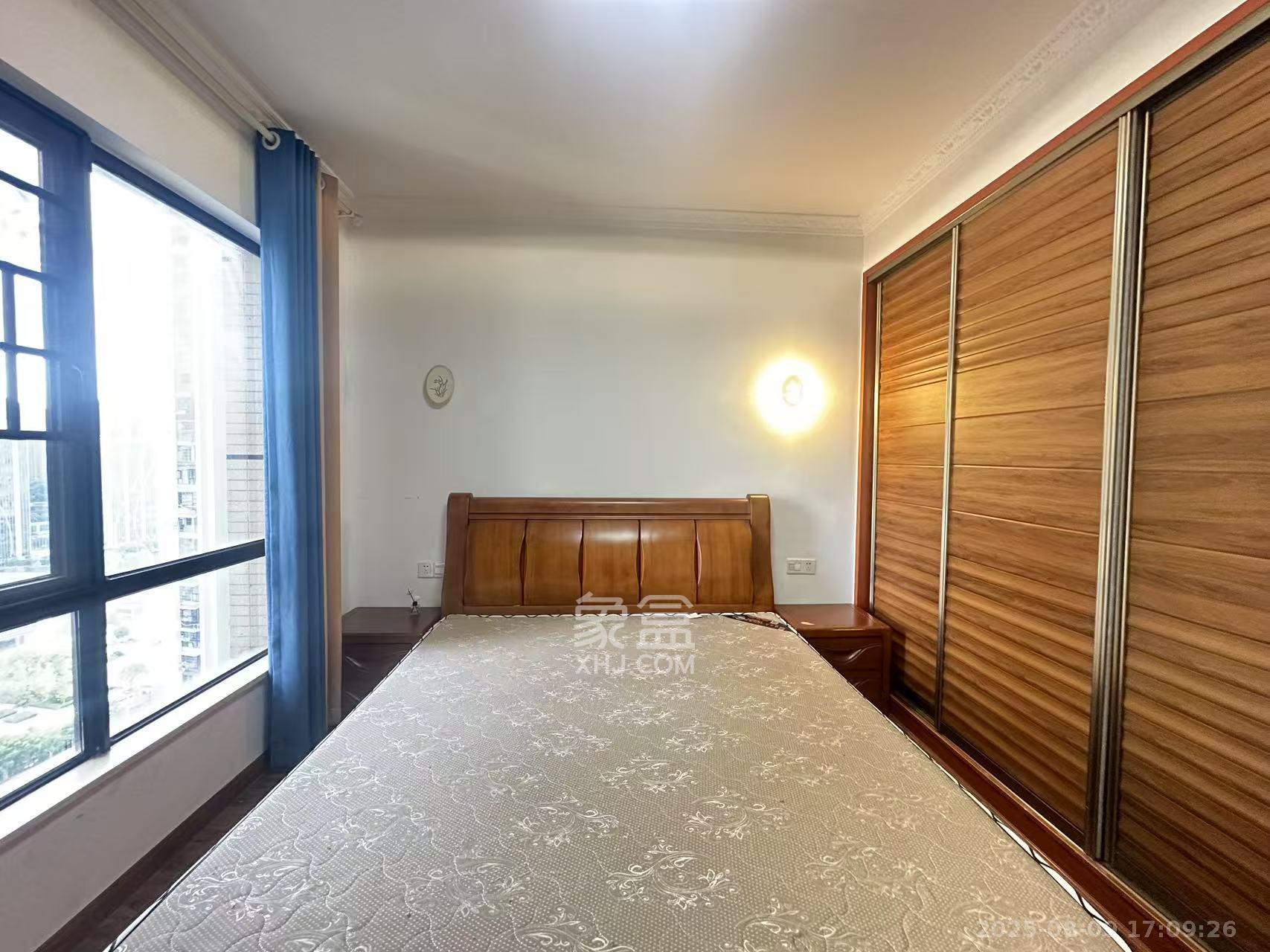 国泰九龙湾  4室2厅2卫    2400.0元/月 国泰九龙湾  4室2厅2卫    2400.0元/月室内图