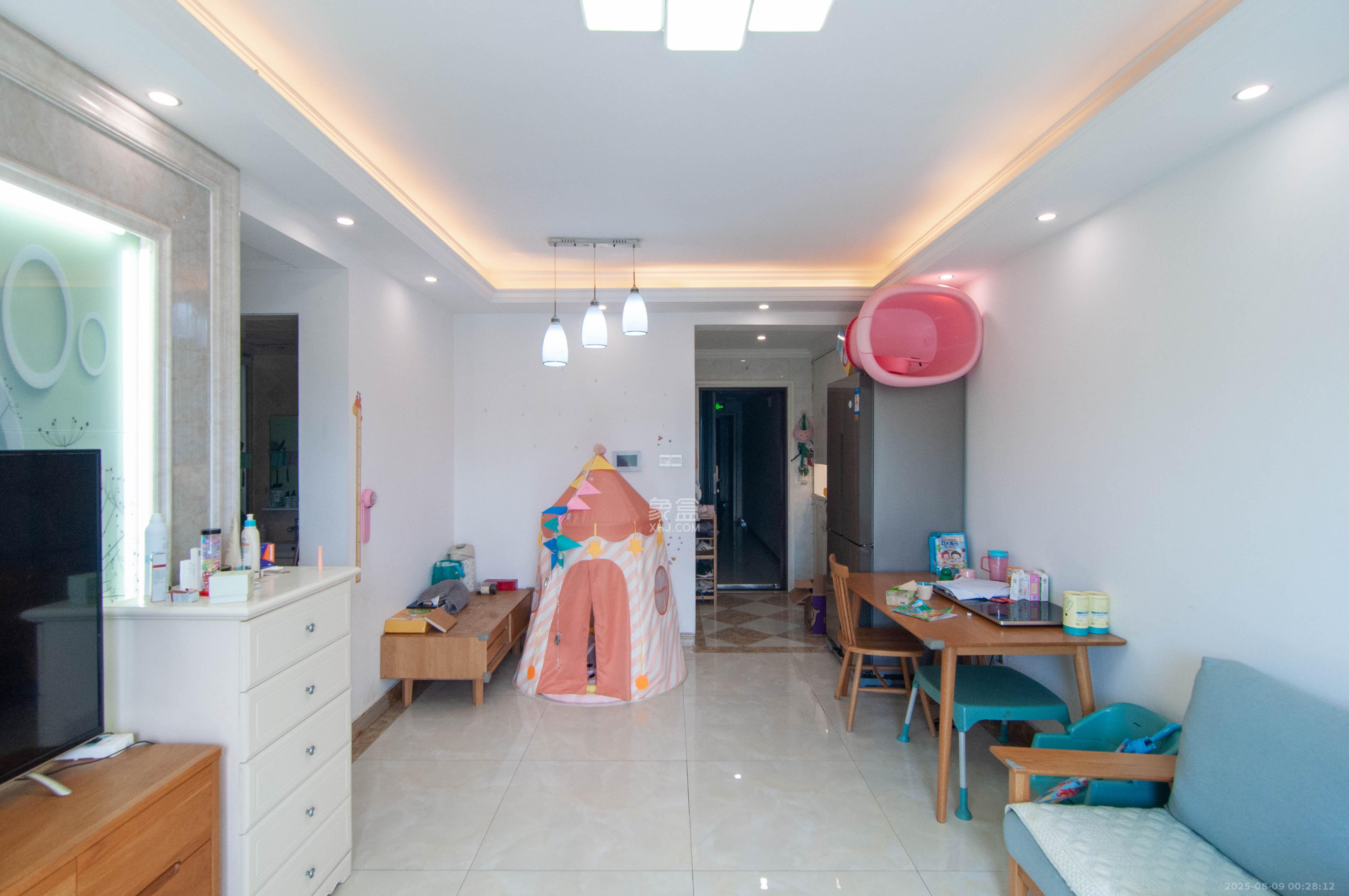 中海梅溪湖壹号  3室2厅1卫    118.0万客厅