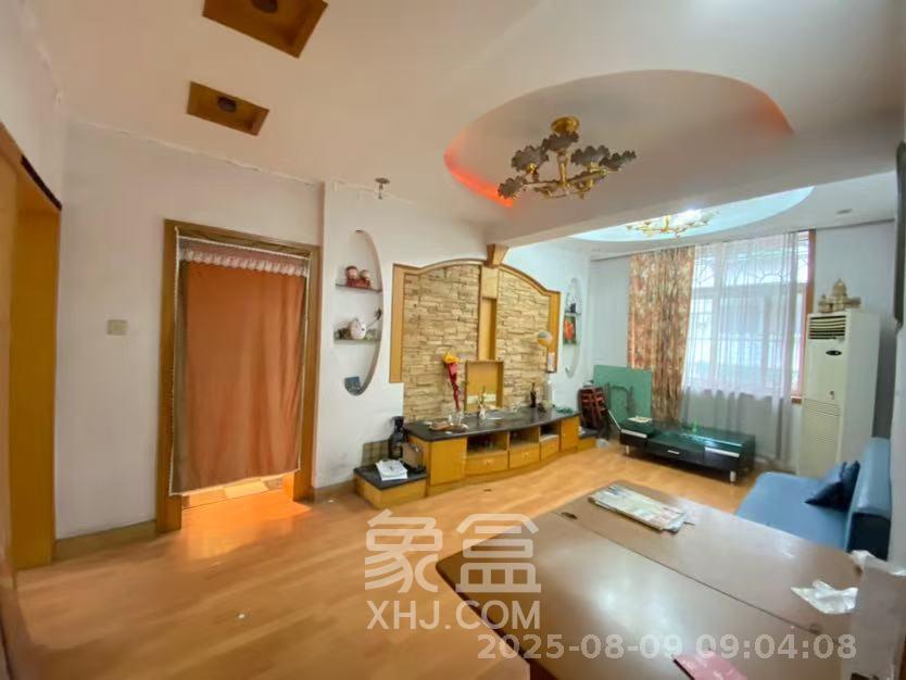 十一中学单位宿舍  3室2厅1卫    1600.0元/月 十一中学单位宿舍  3室2厅1卫    1600.0元/月室内图