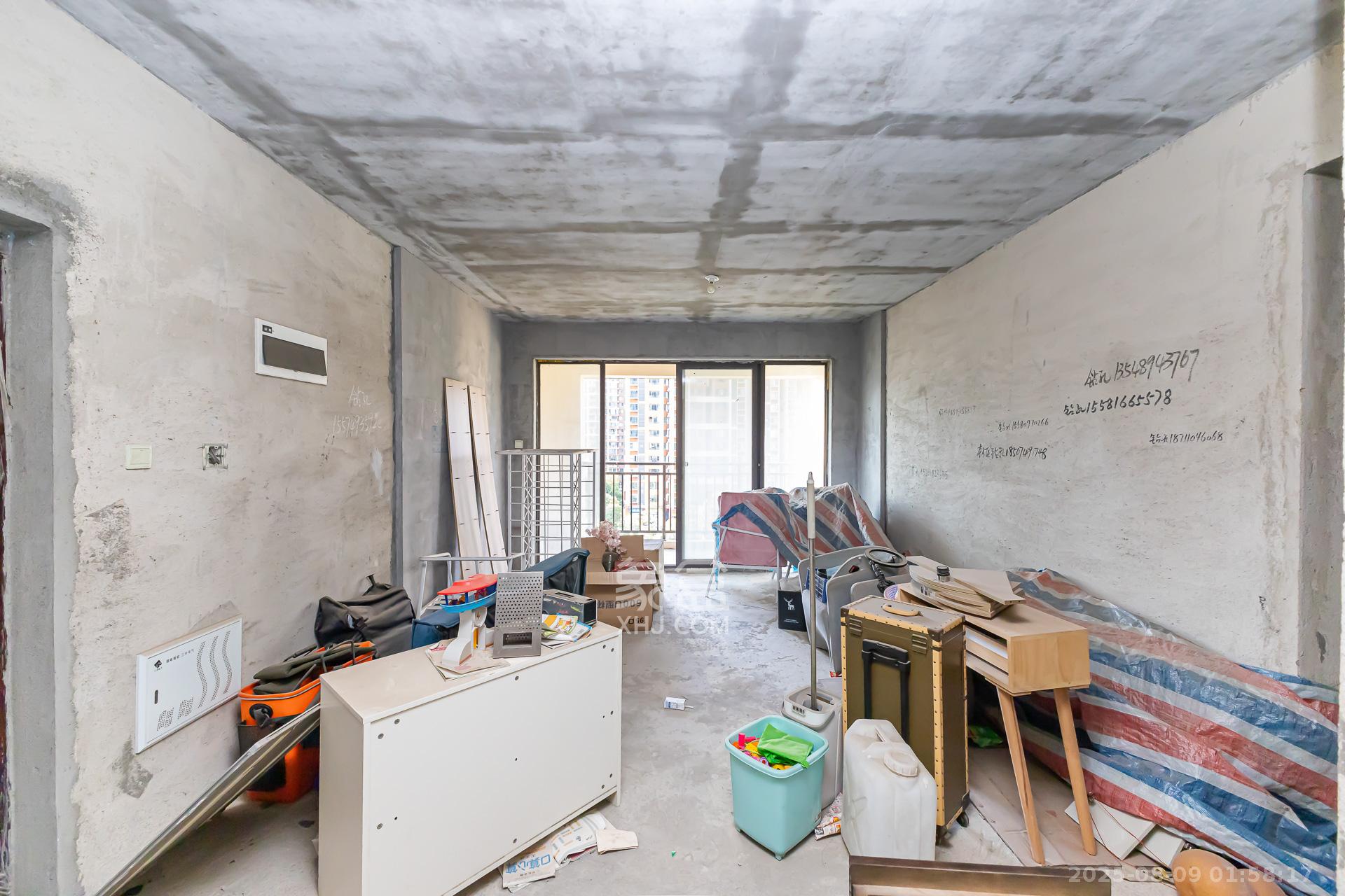 乾源国际 4室2厅2卫 75.0万 乾源国际 4室2厅2卫 75.0万客厅