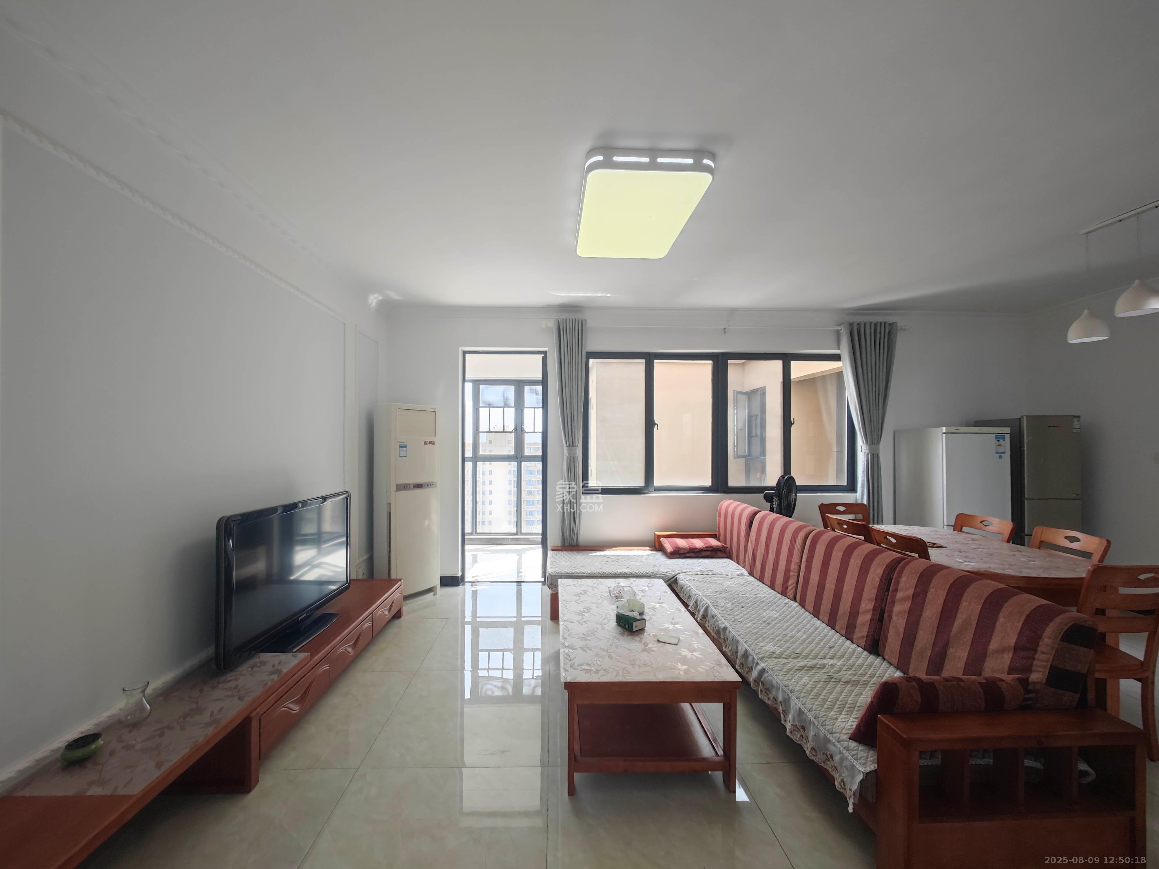 西湖鸿运佳苑 3室2厅2卫 71.8万 西湖鸿运佳苑 3室2厅2卫 71.8万客厅