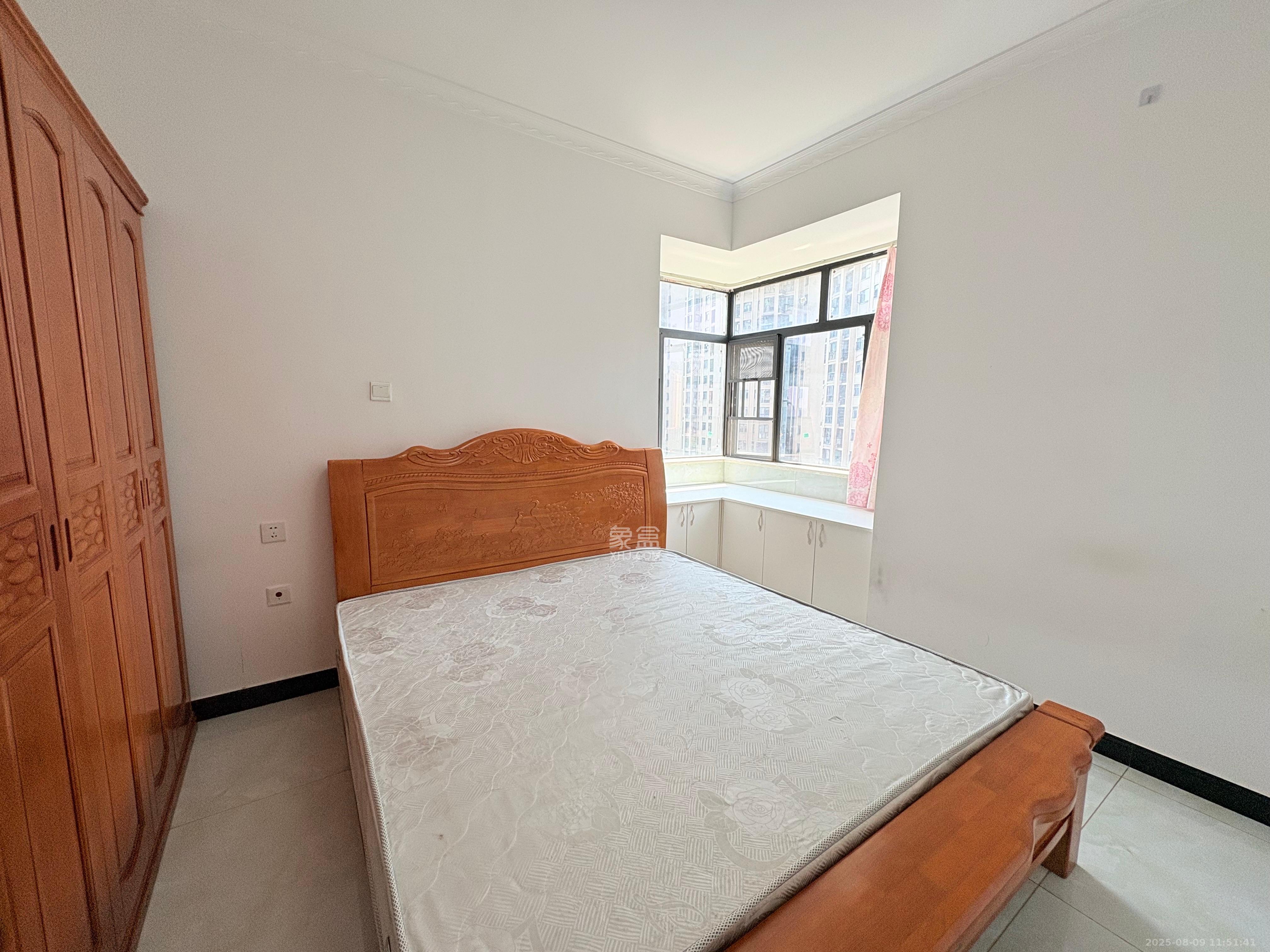 辉煌国际城二期  3室2厅2卫    2400.0元/月室内图