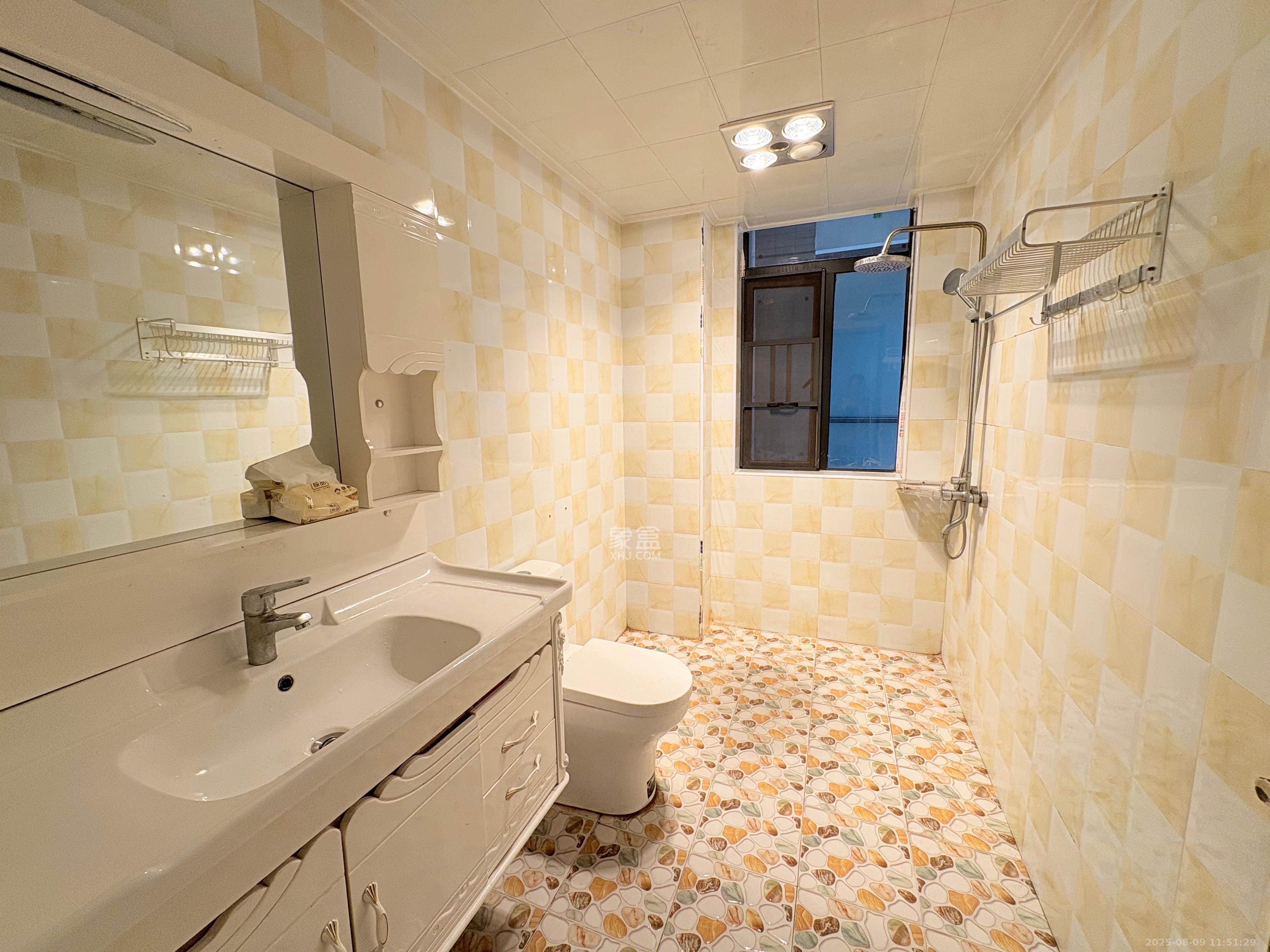 辉煌国际城二期  3室2厅2卫    2400.0元/月室内图