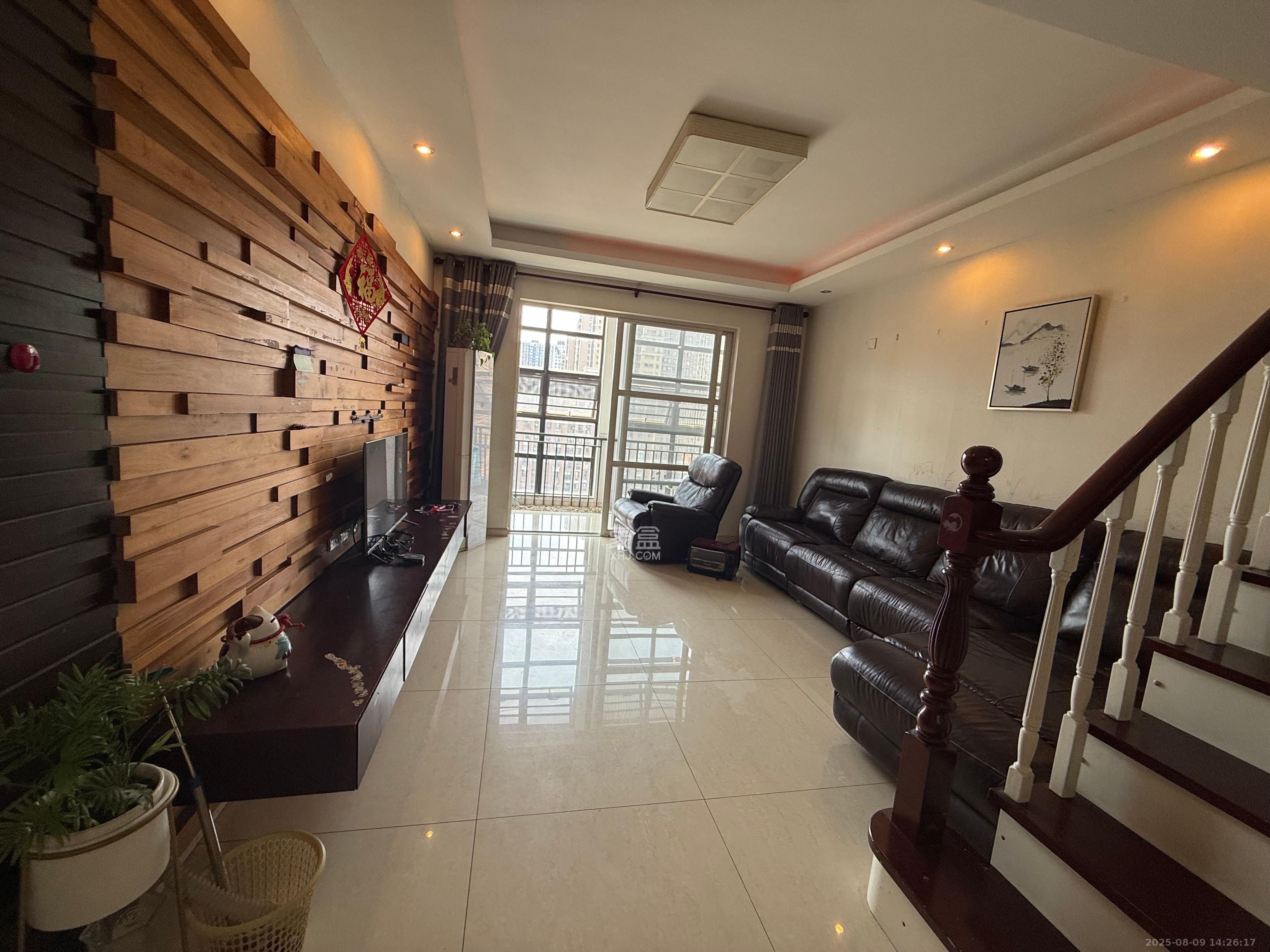 华润凤凰城一期  4室2厅2卫    2800.0元/月 华润凤凰城一期  4室2厅2卫    2800.0元/月