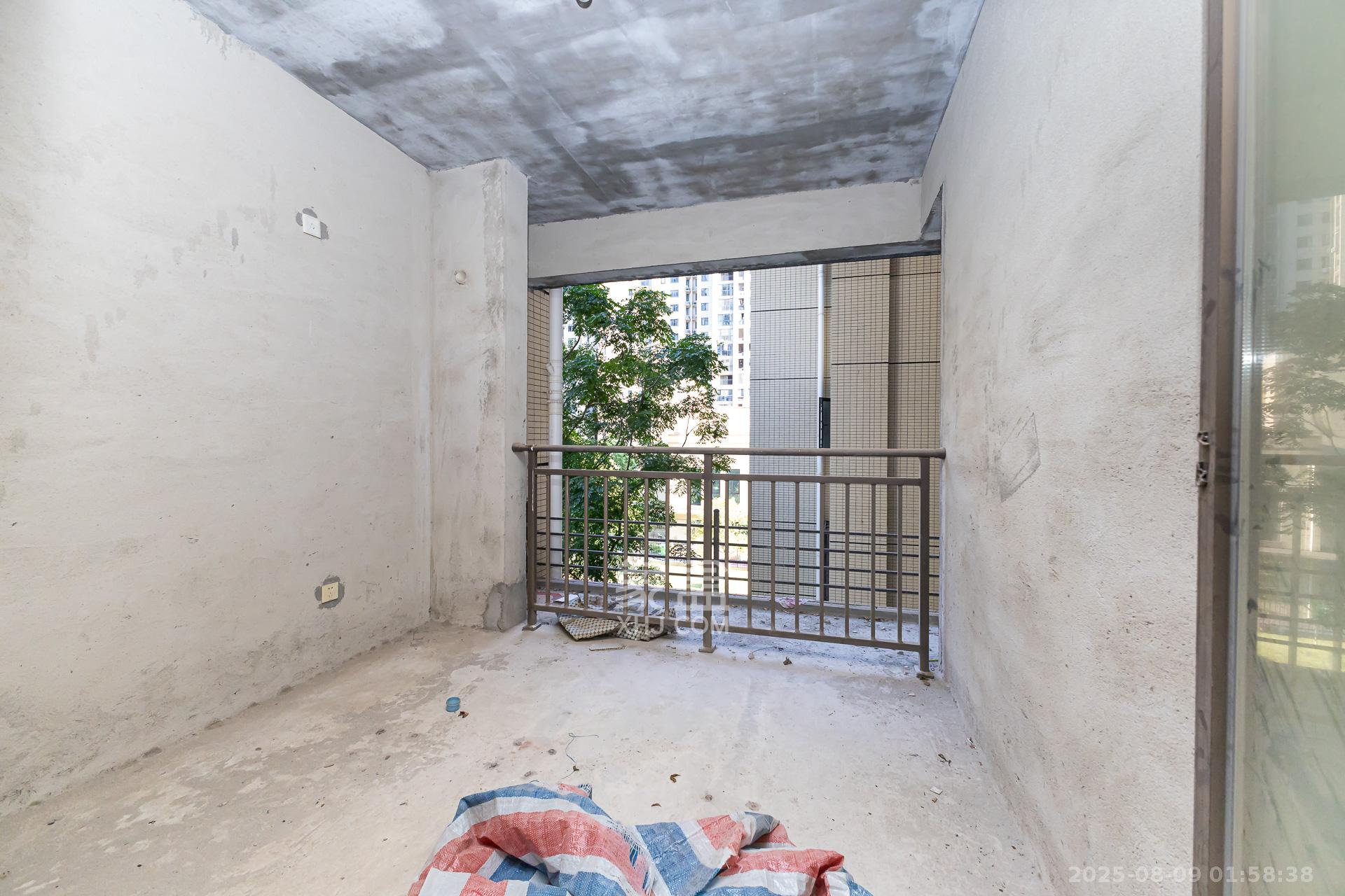 乾源国际 4室2厅2卫 75.0万 乾源国际 4室2厅2卫 75.0万卧室