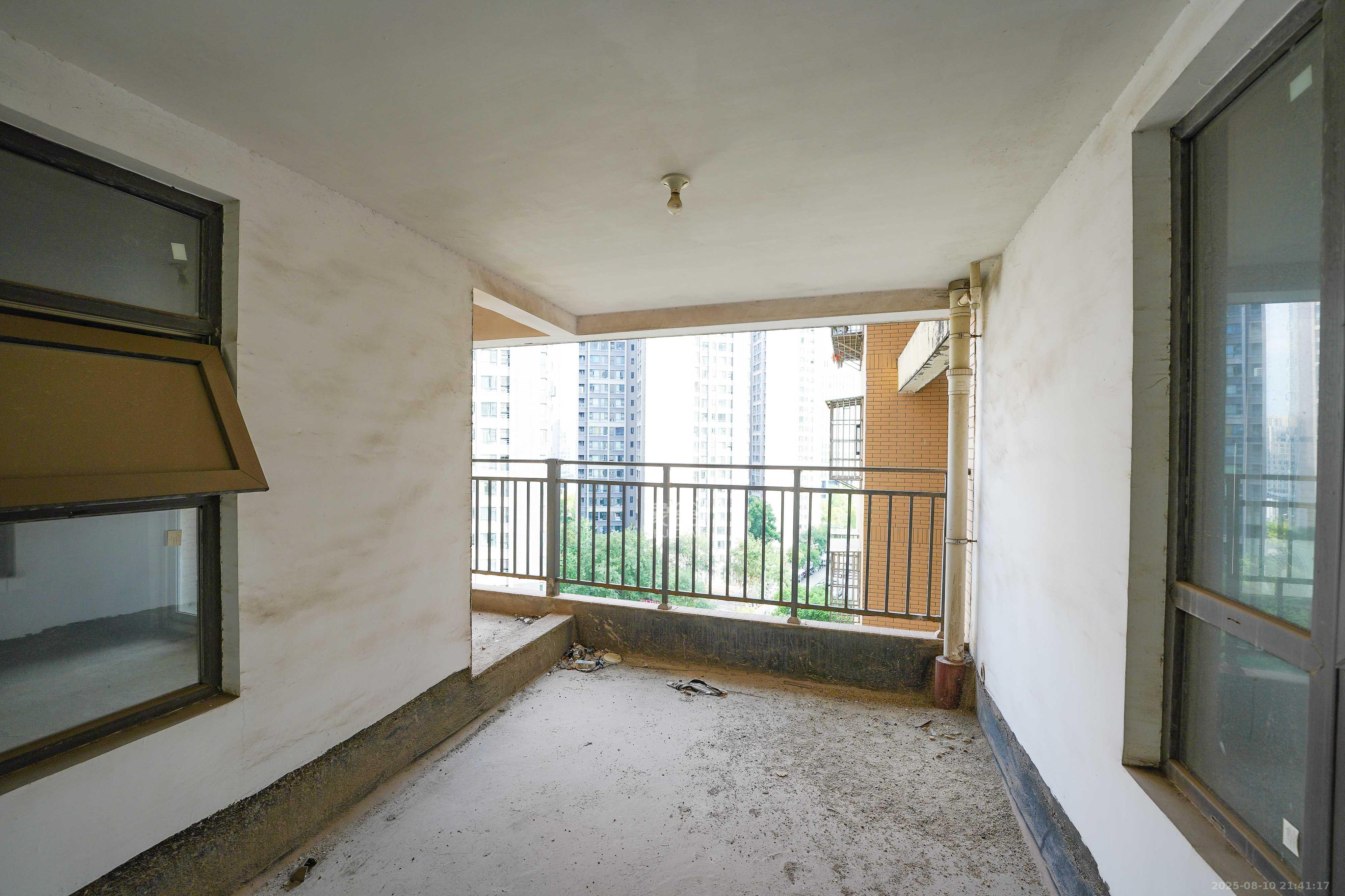 嘉华城(一期)  3室2厅2卫    126.0万 嘉华城(一期)  3室2厅2卫    126.0万阳台